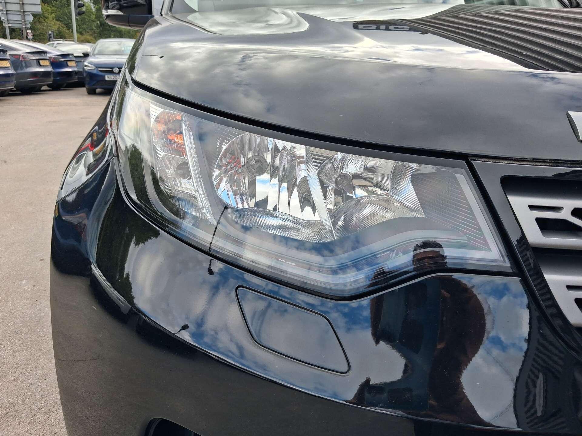 Land Rover Discovery view 10