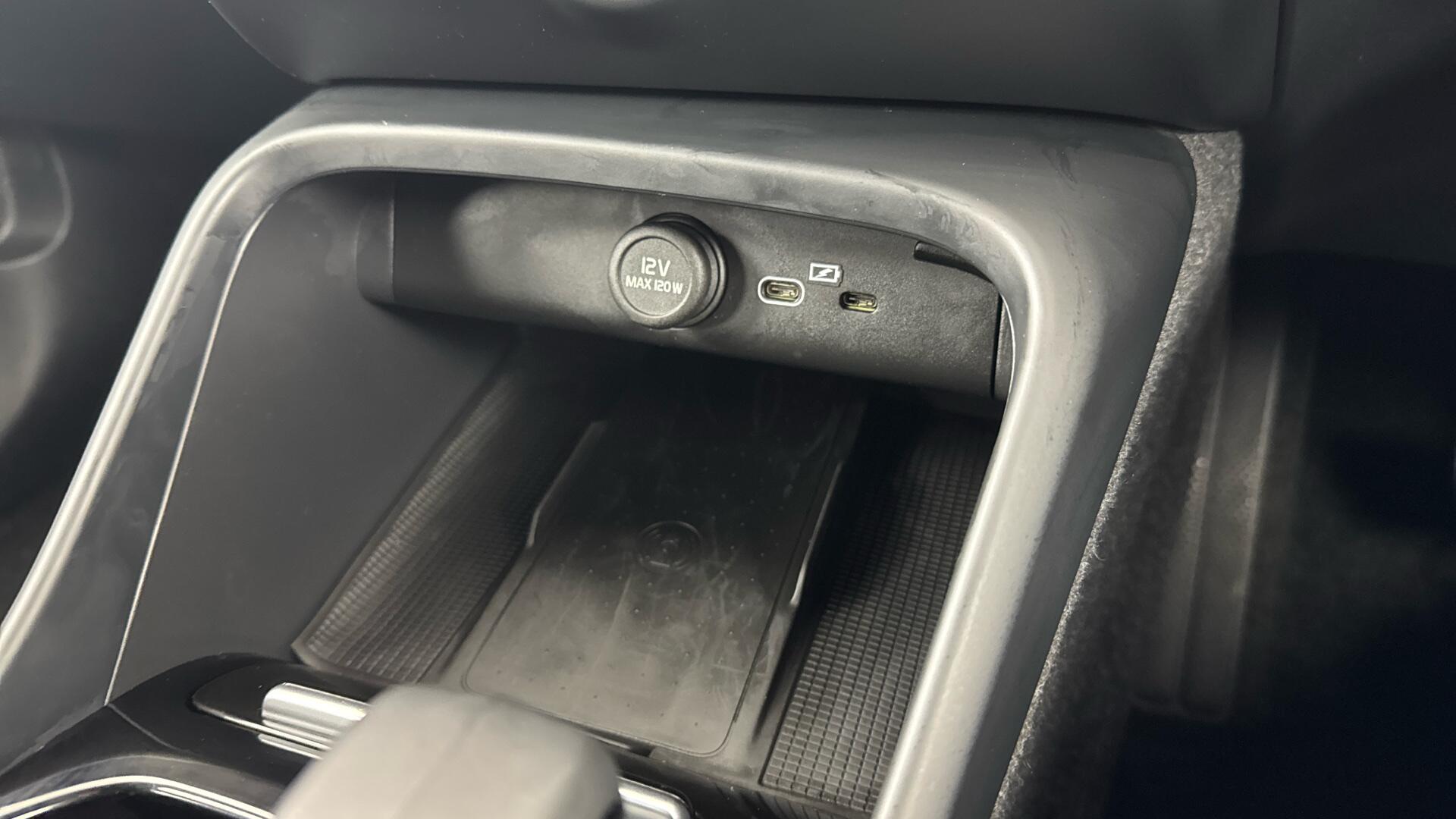 Volvo EX40 view 30
