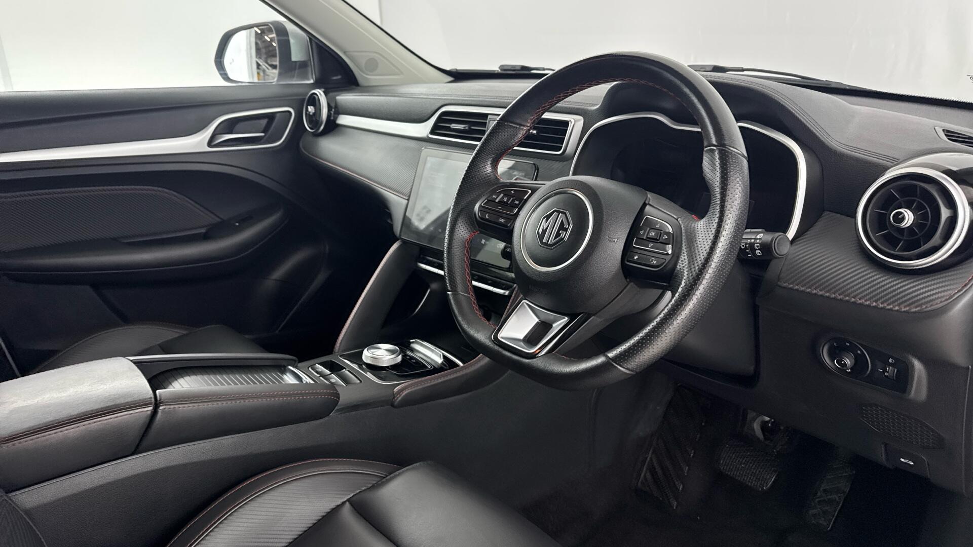 MG ZS view 9
