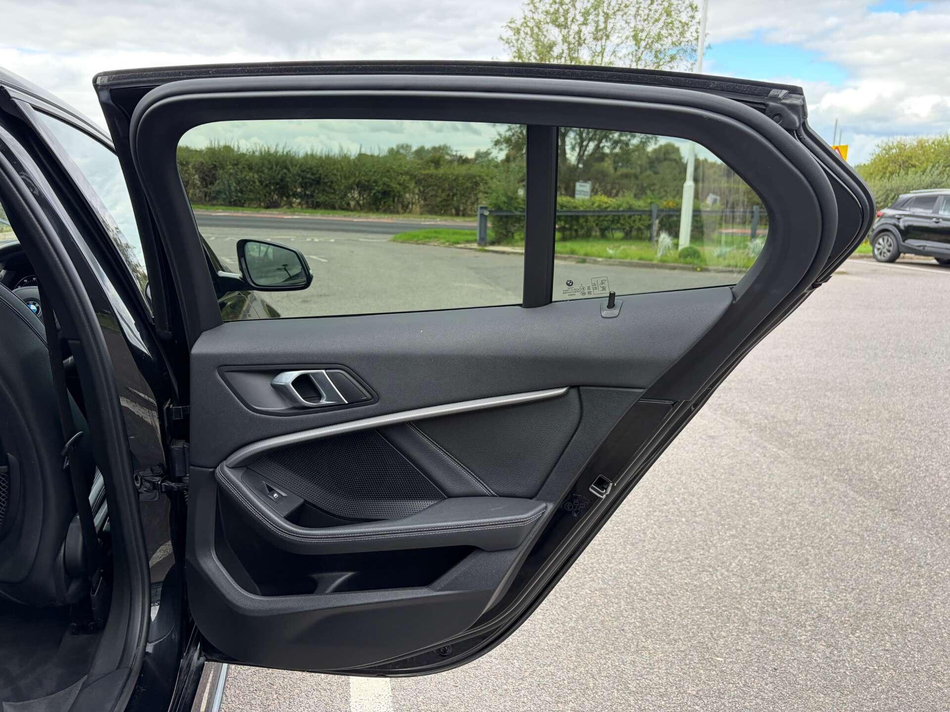 BMW 1 Series view 26