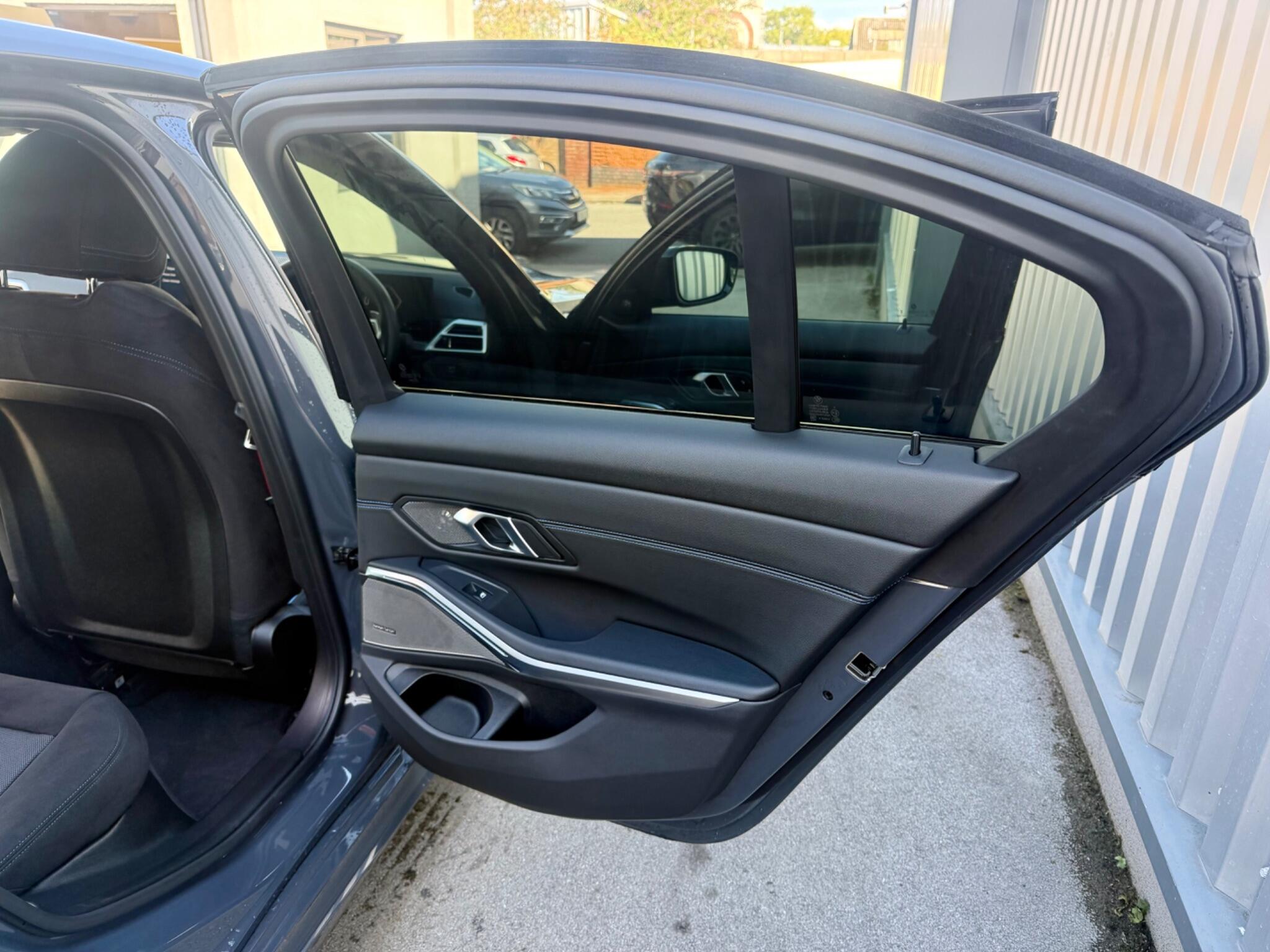BMW 3 Series view 20
