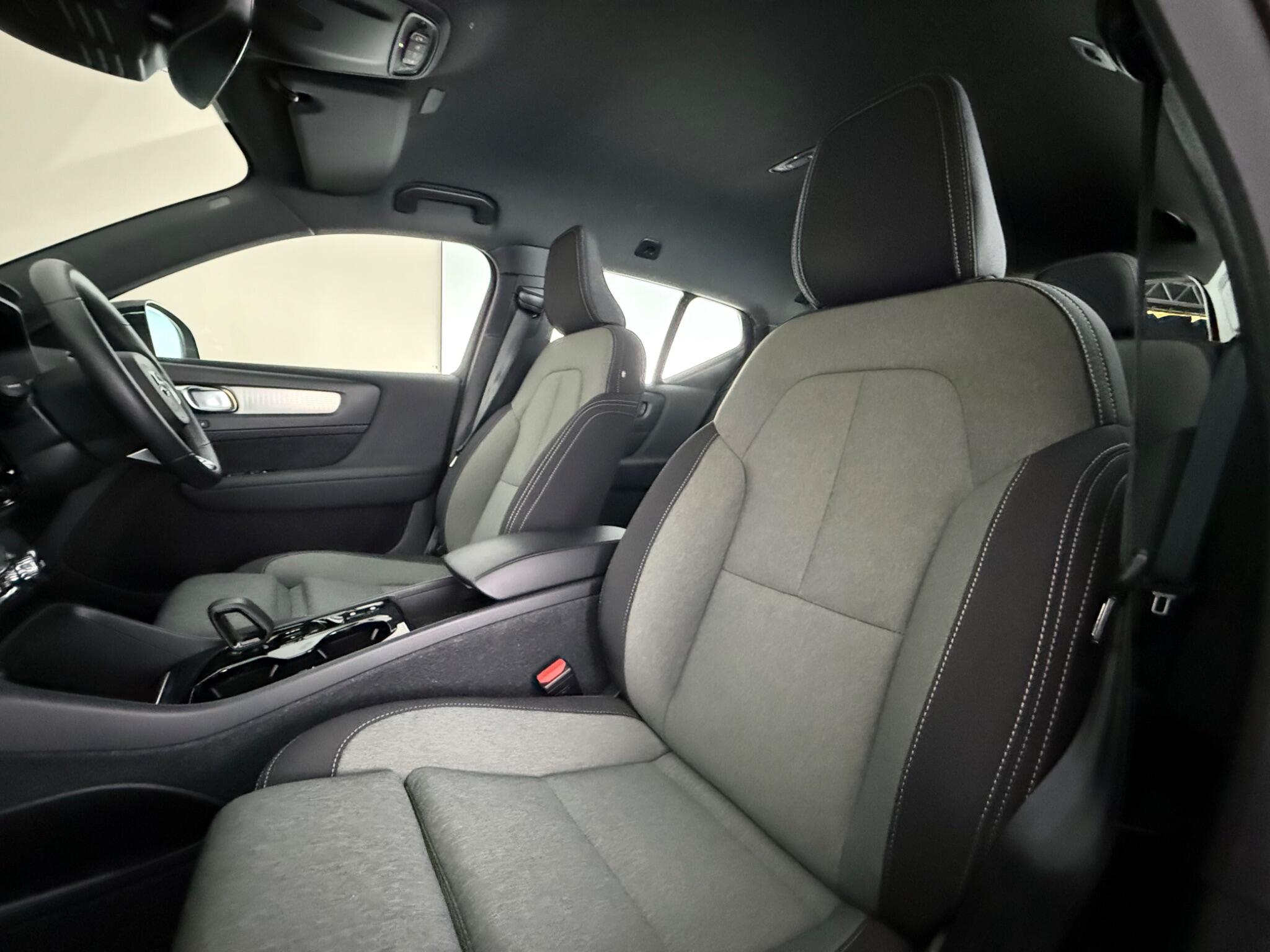 Volvo XC40 view 32
