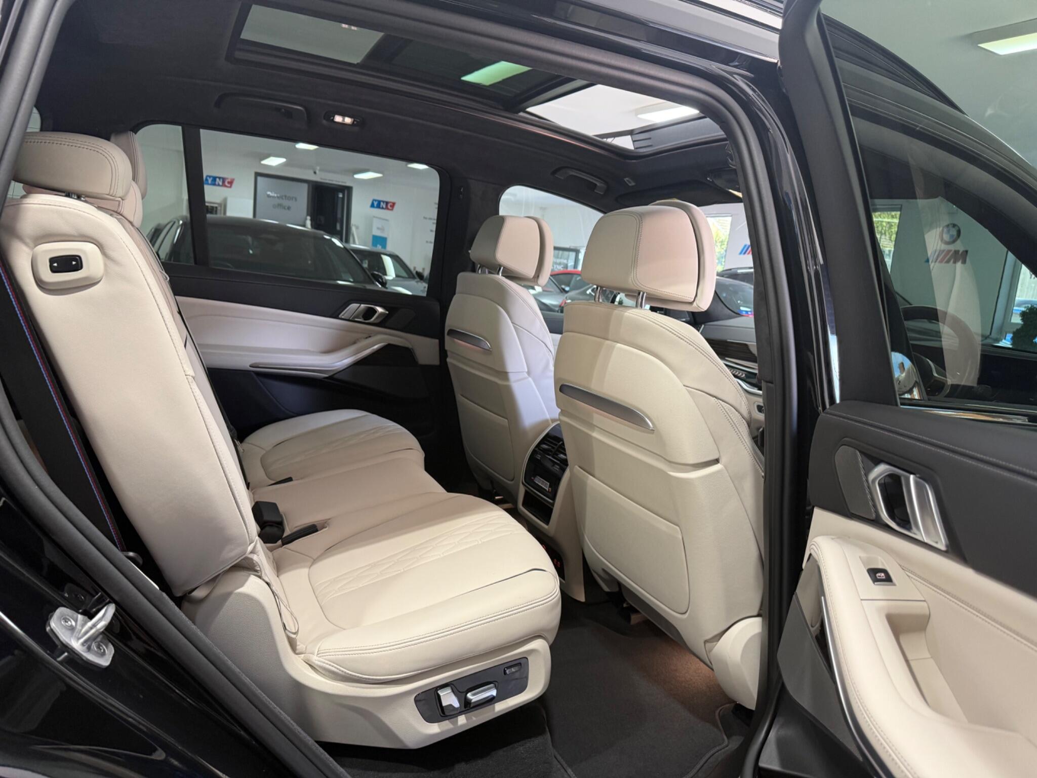 BMW X7 view 46