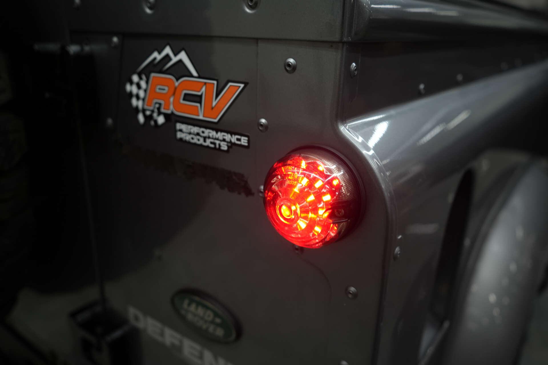Land Rover Defender 90 view 35