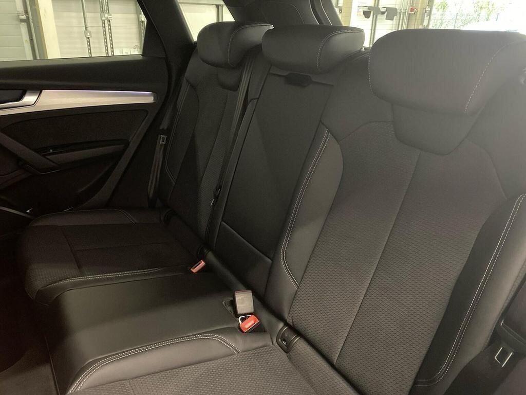 Audi Q5 view 10