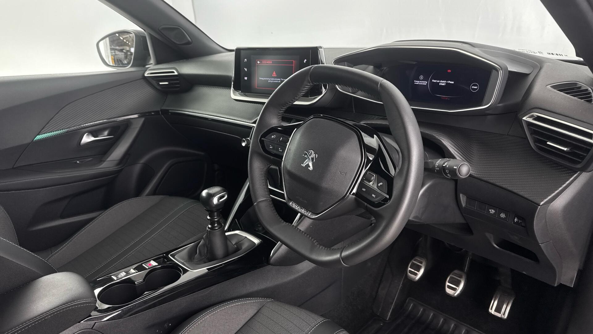 Peugeot 2008 view 9