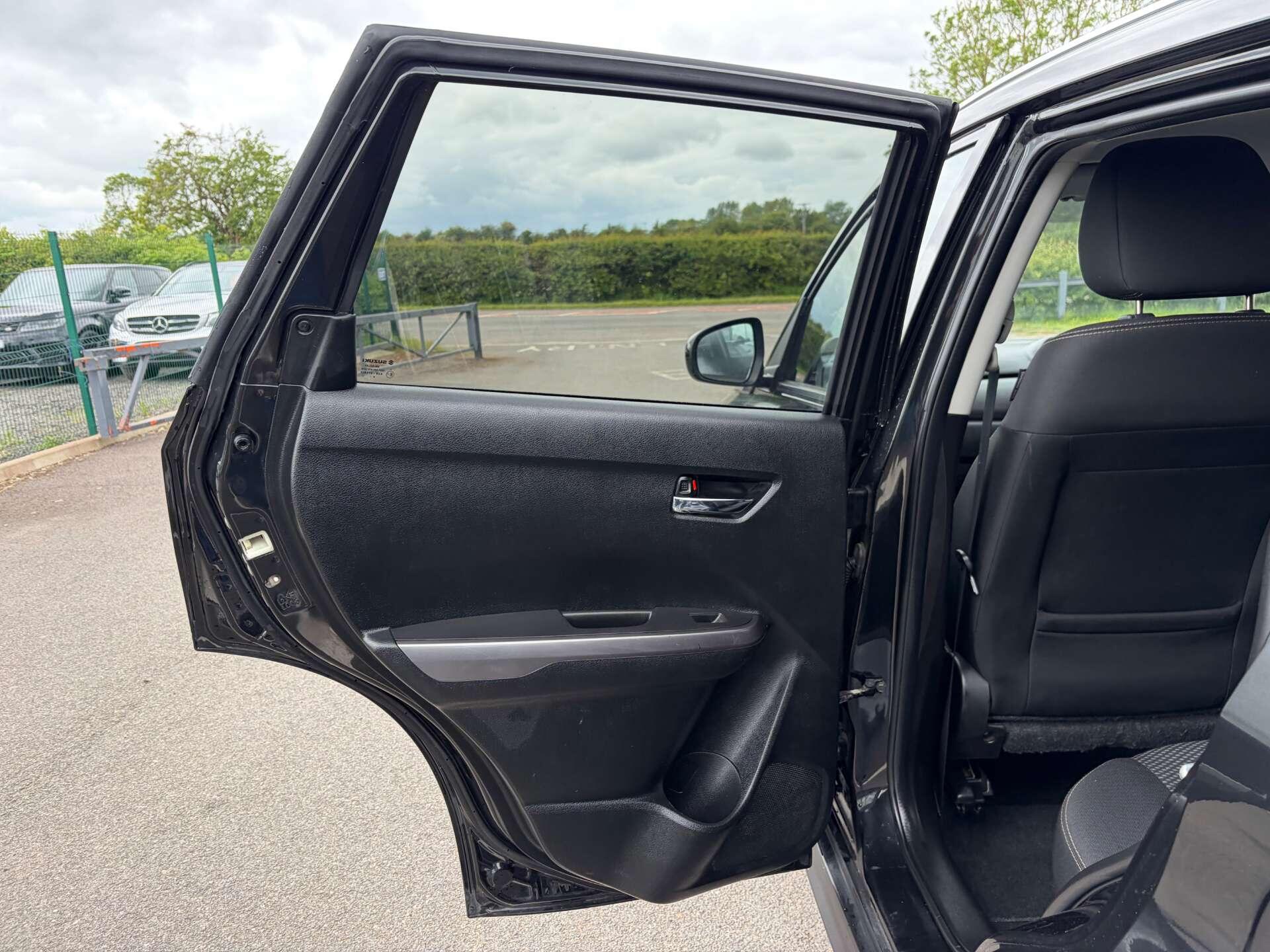 Suzuki Vitara view 19