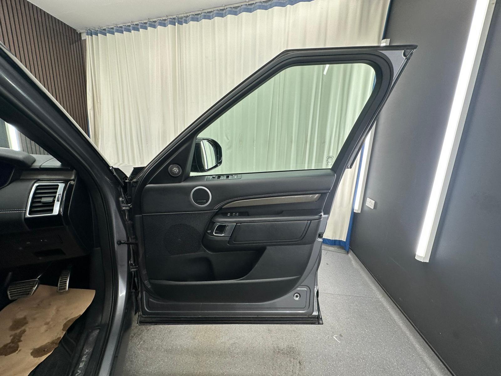 Land Rover Discovery view 26