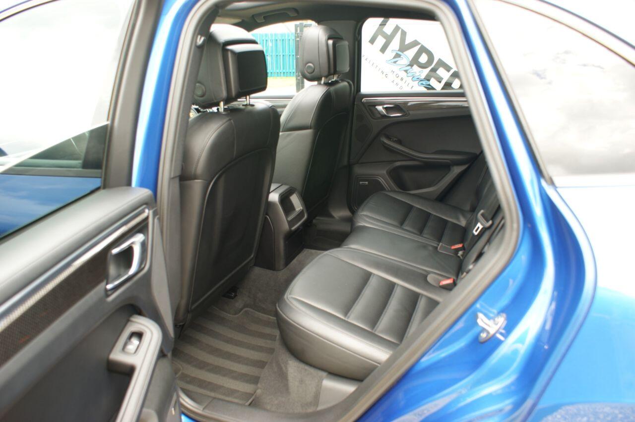 Porsche Macan view 45