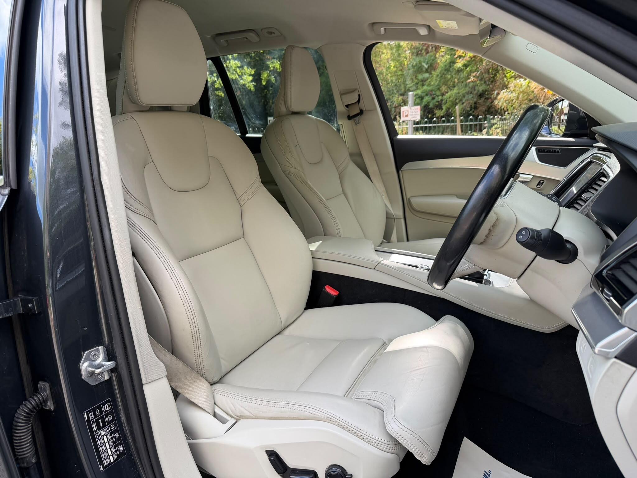 Volvo XC90 view 12