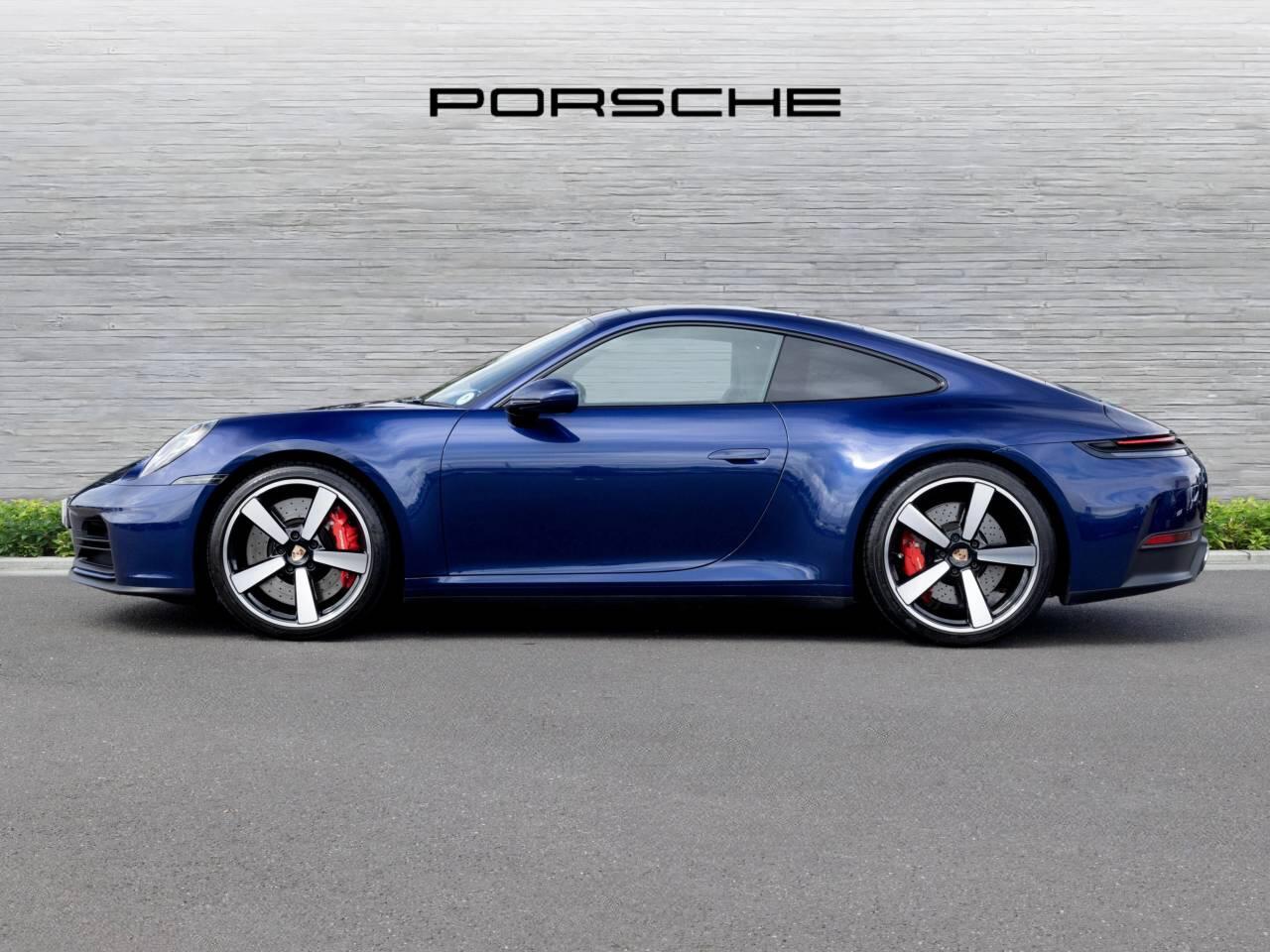Porsche 911 view 12