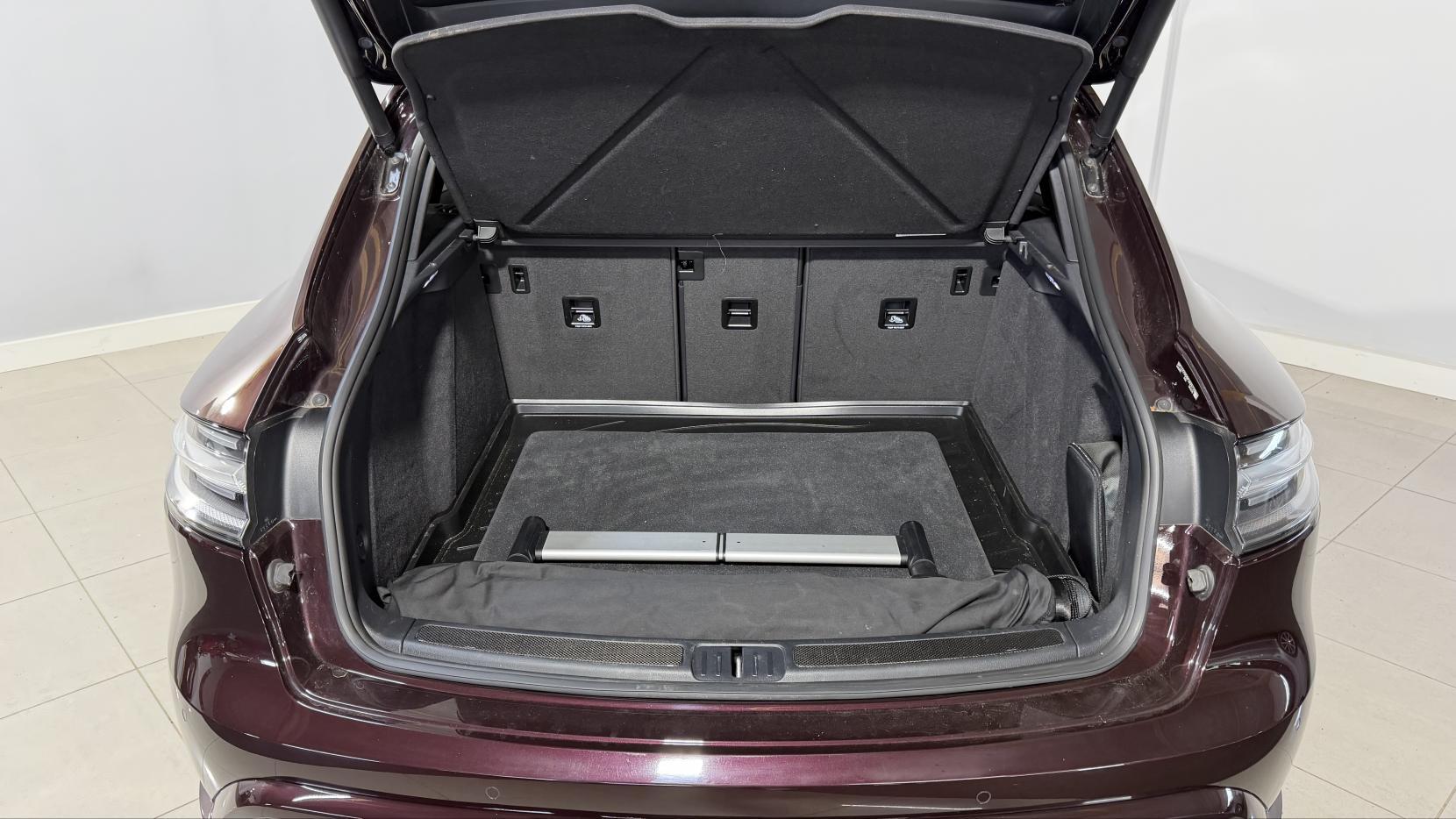 Porsche Macan view 14