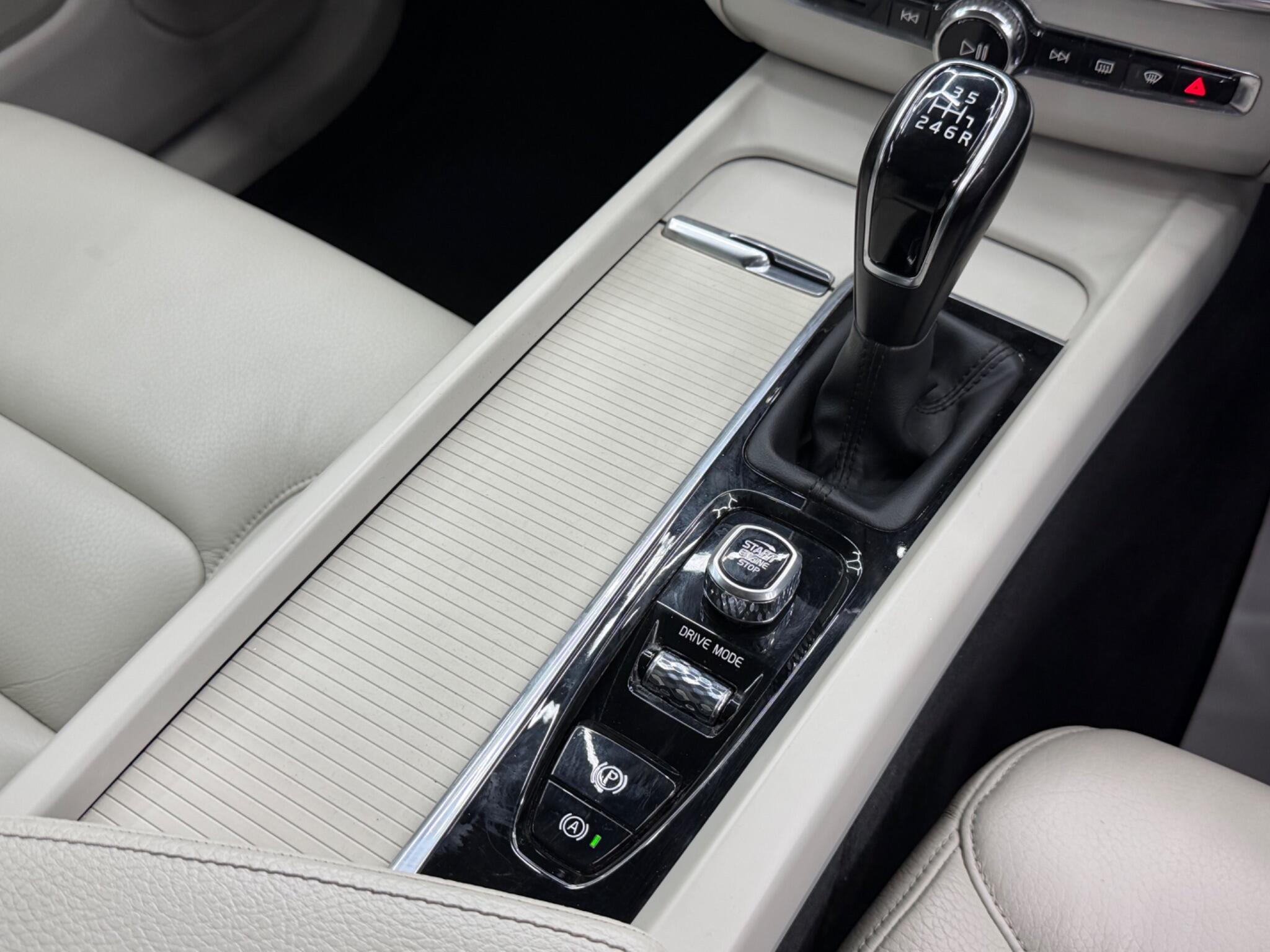 Volvo XC60 view 24