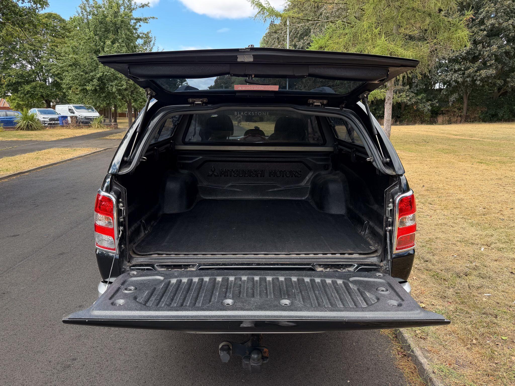 Mitsubishi L200 view 21