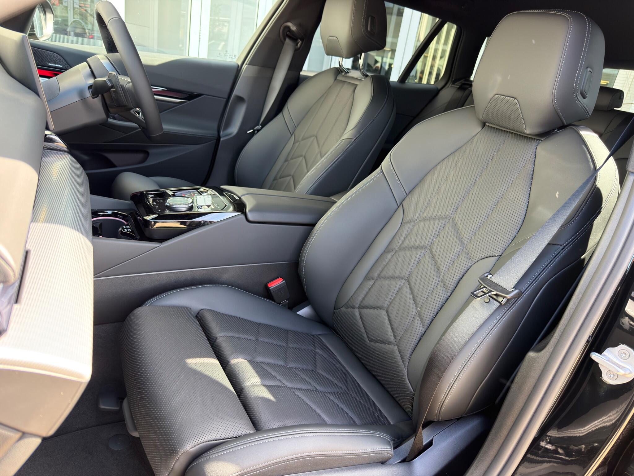 BMW 5 Series view 41