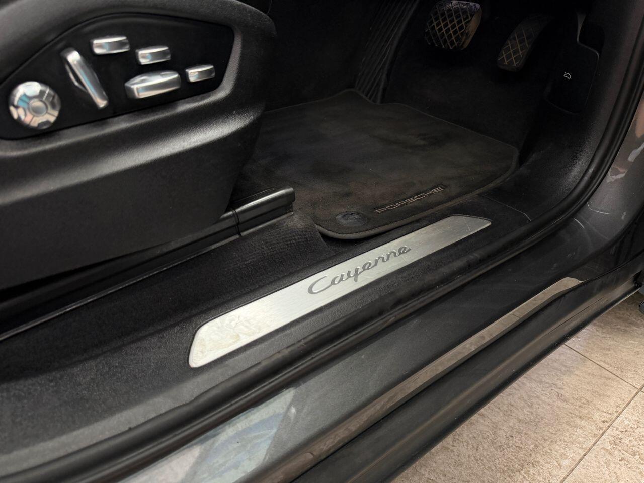 Porsche Cayenne view 29