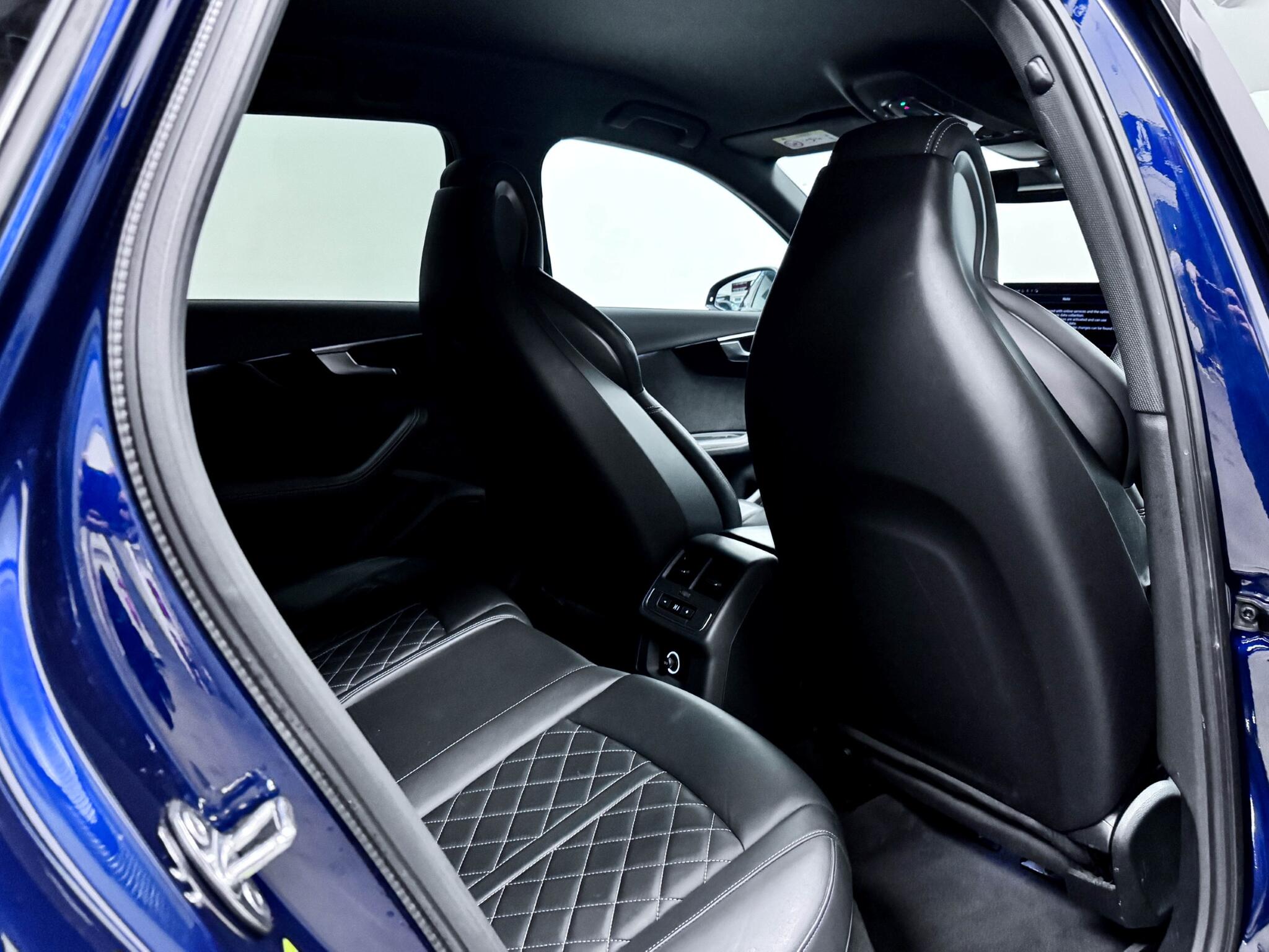 Audi S4 view 26
