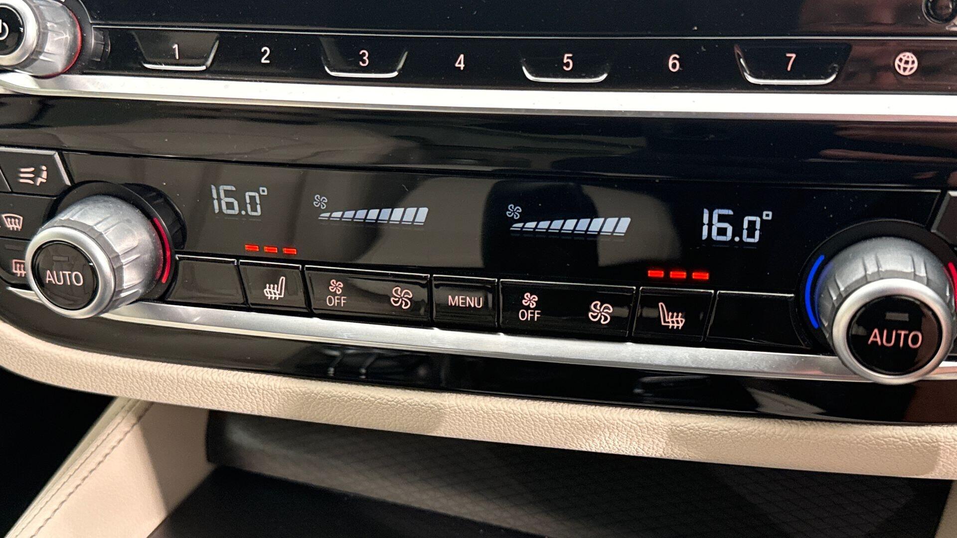 BMW 5 Series view 25