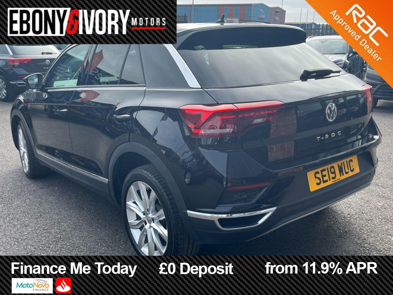 Volkswagen T-Roc view 3