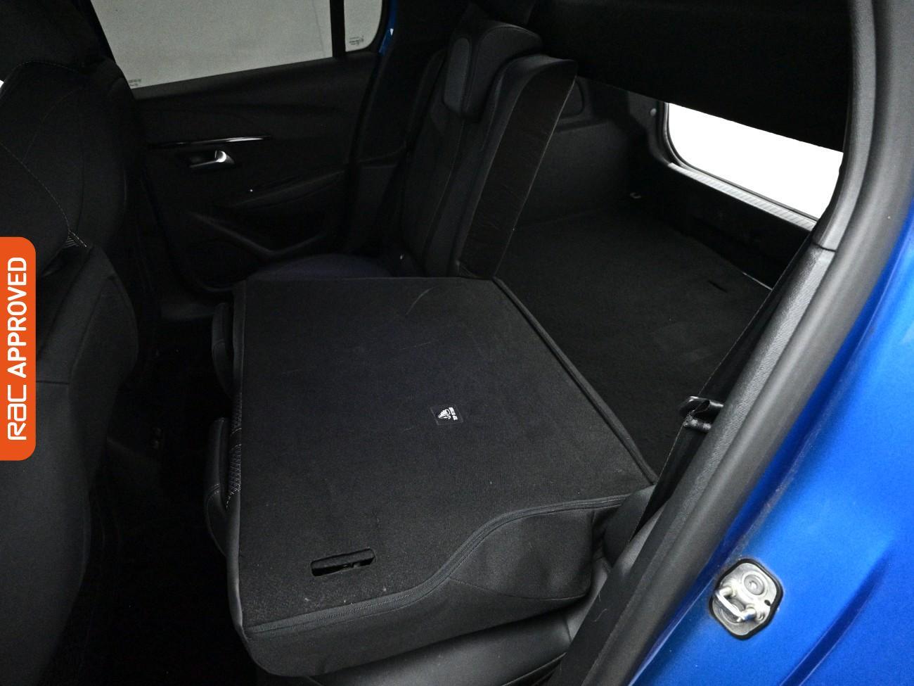 Peugeot e-208 view 25