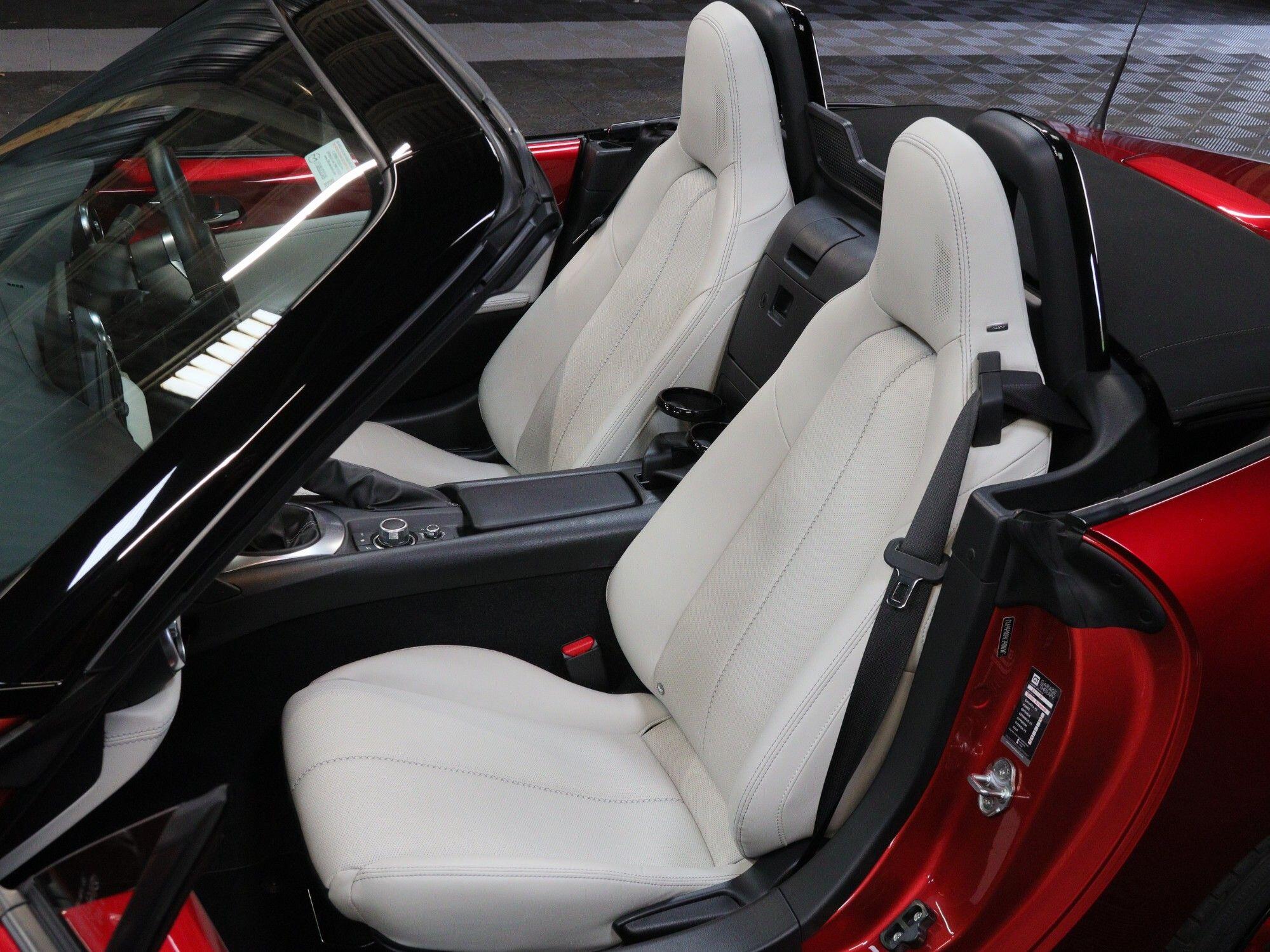 Mazda MX-5 view 18