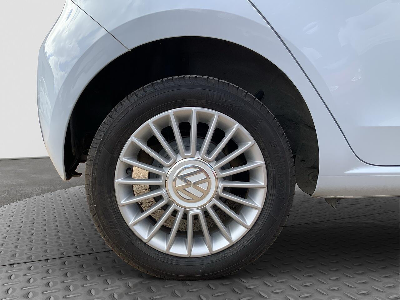 Volkswagen Up! view 22