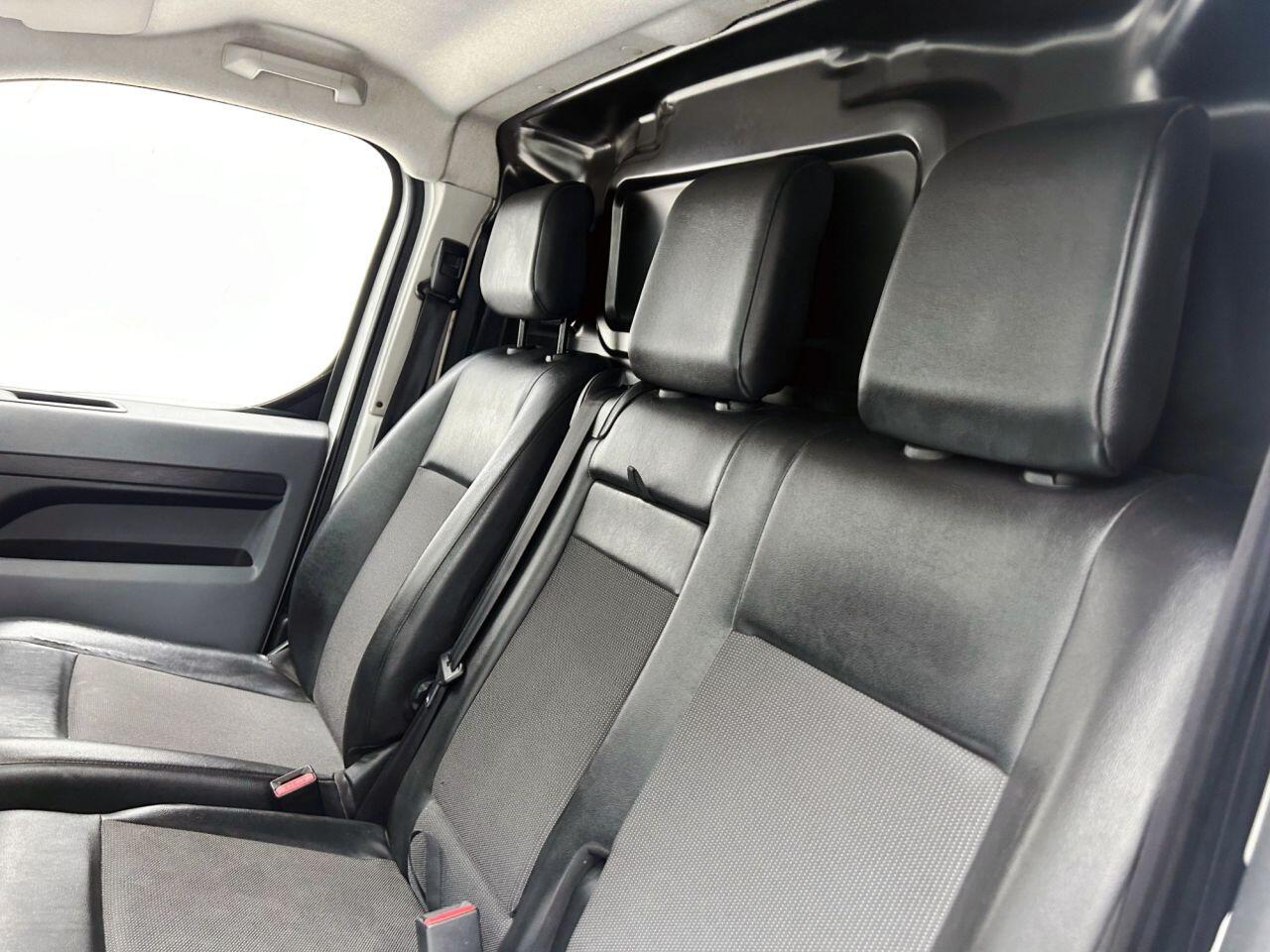 Vauxhall Vivaro view 13