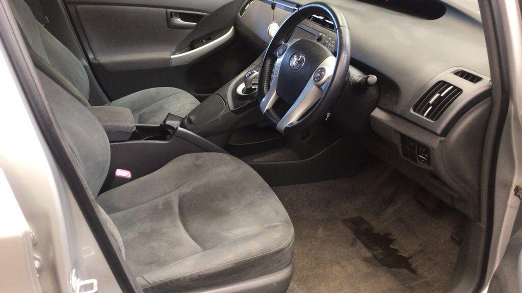 Toyota Prius view 11