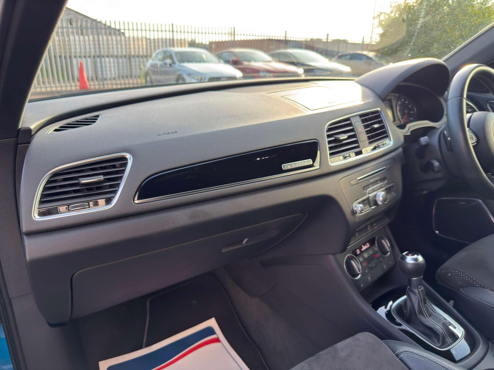 Audi Q3 view 47