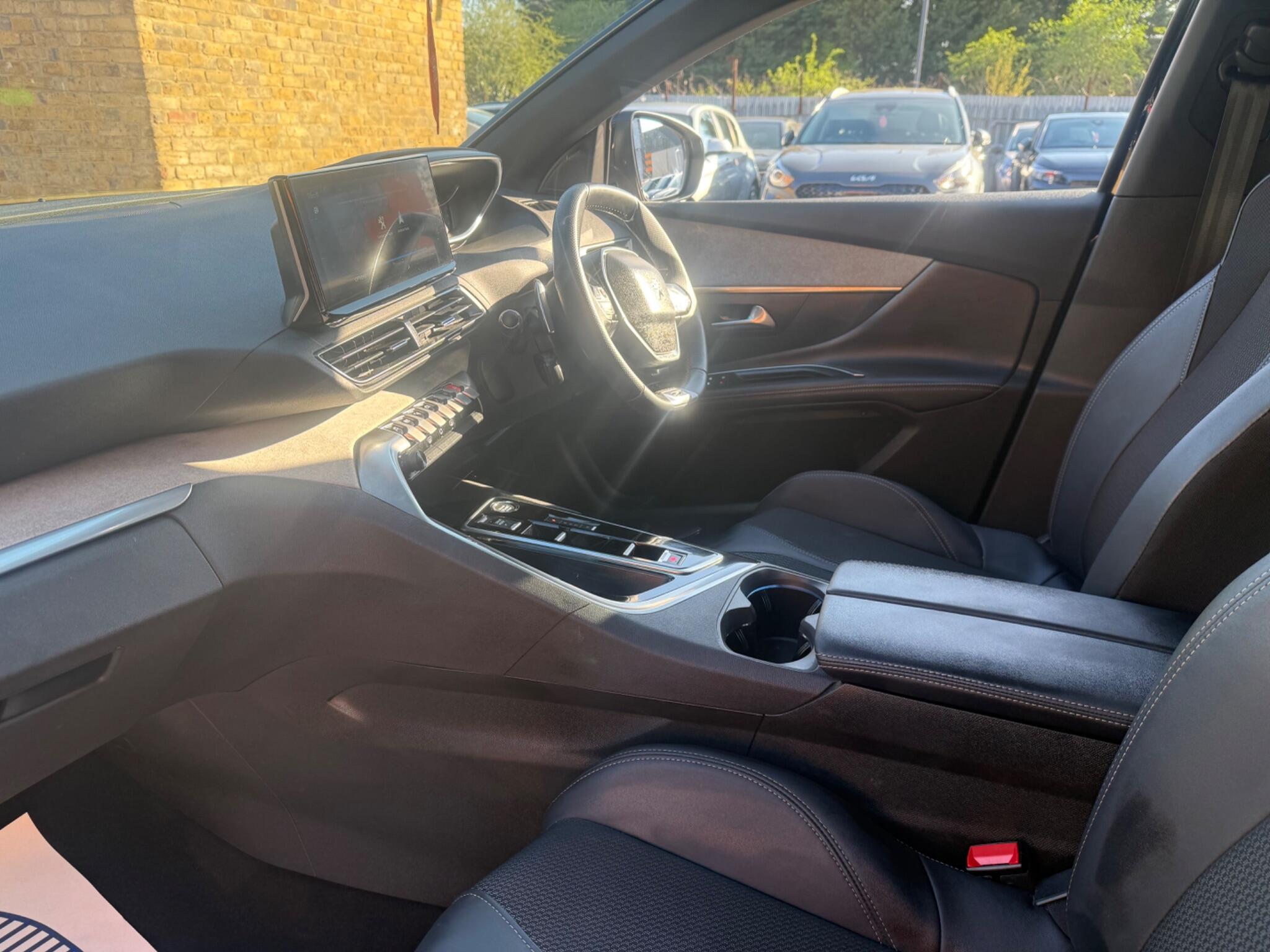 Peugeot 5008 view 12