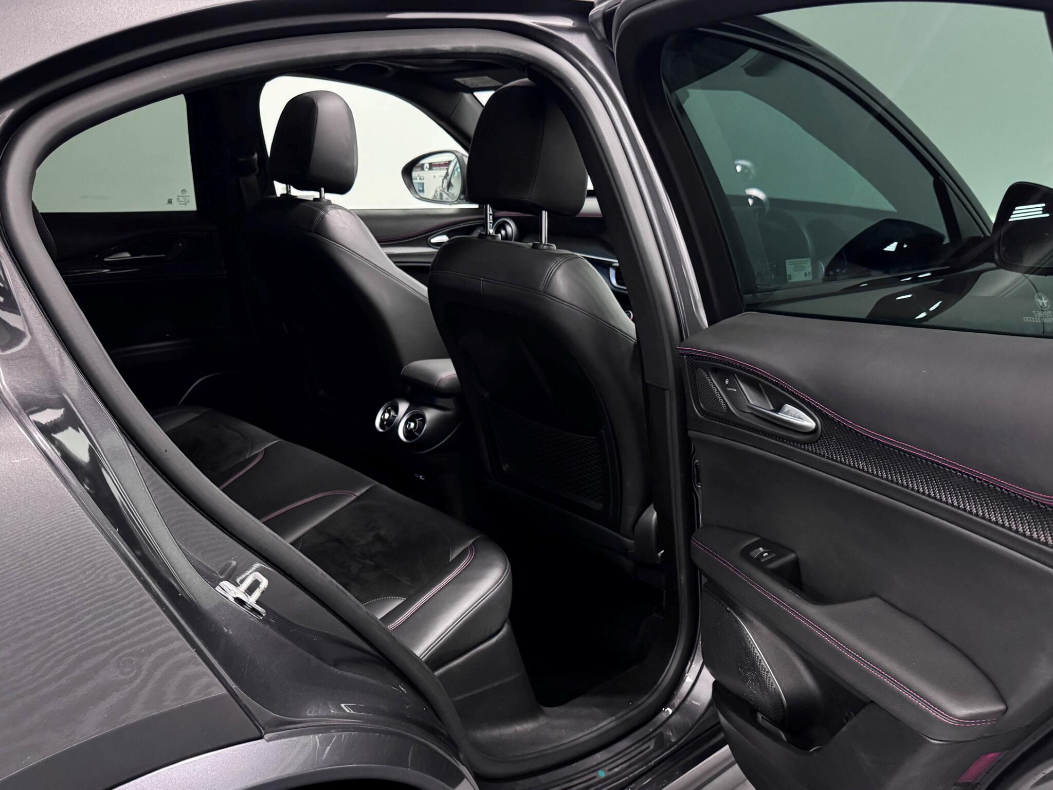 Alfa Romeo Stelvio view 28