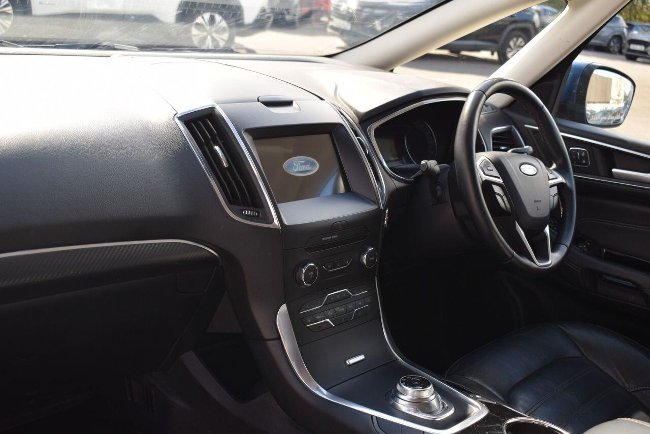 Ford Galaxy view 16
