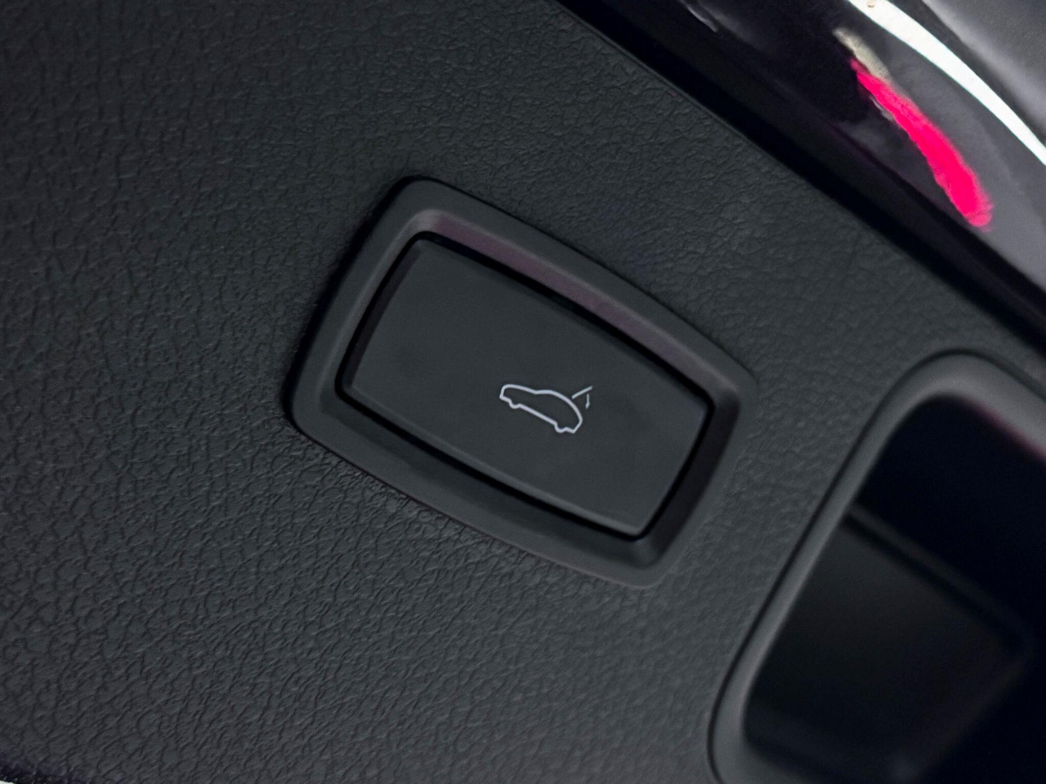 Porsche Macan view 9
