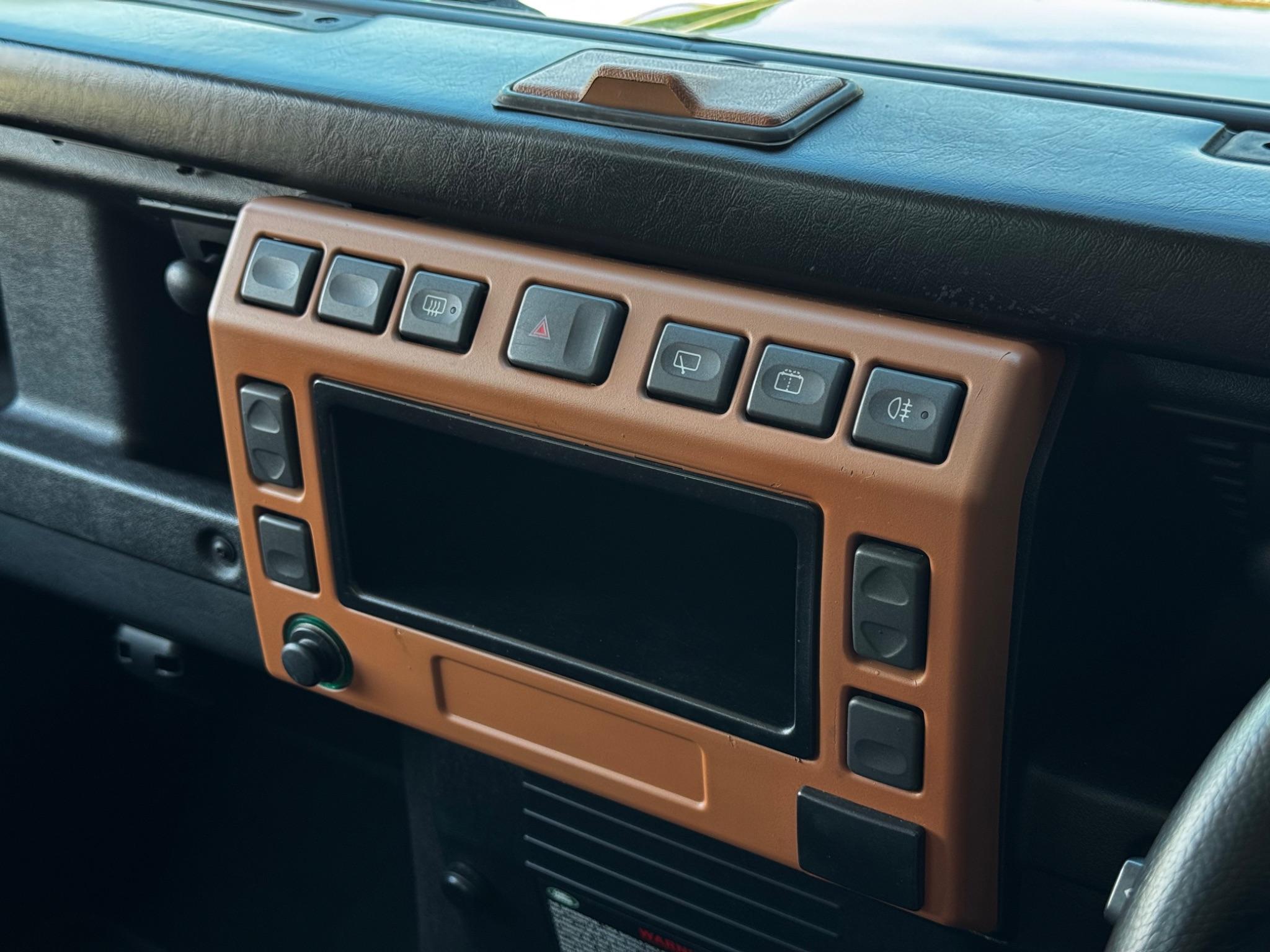 Land Rover Defender view 21