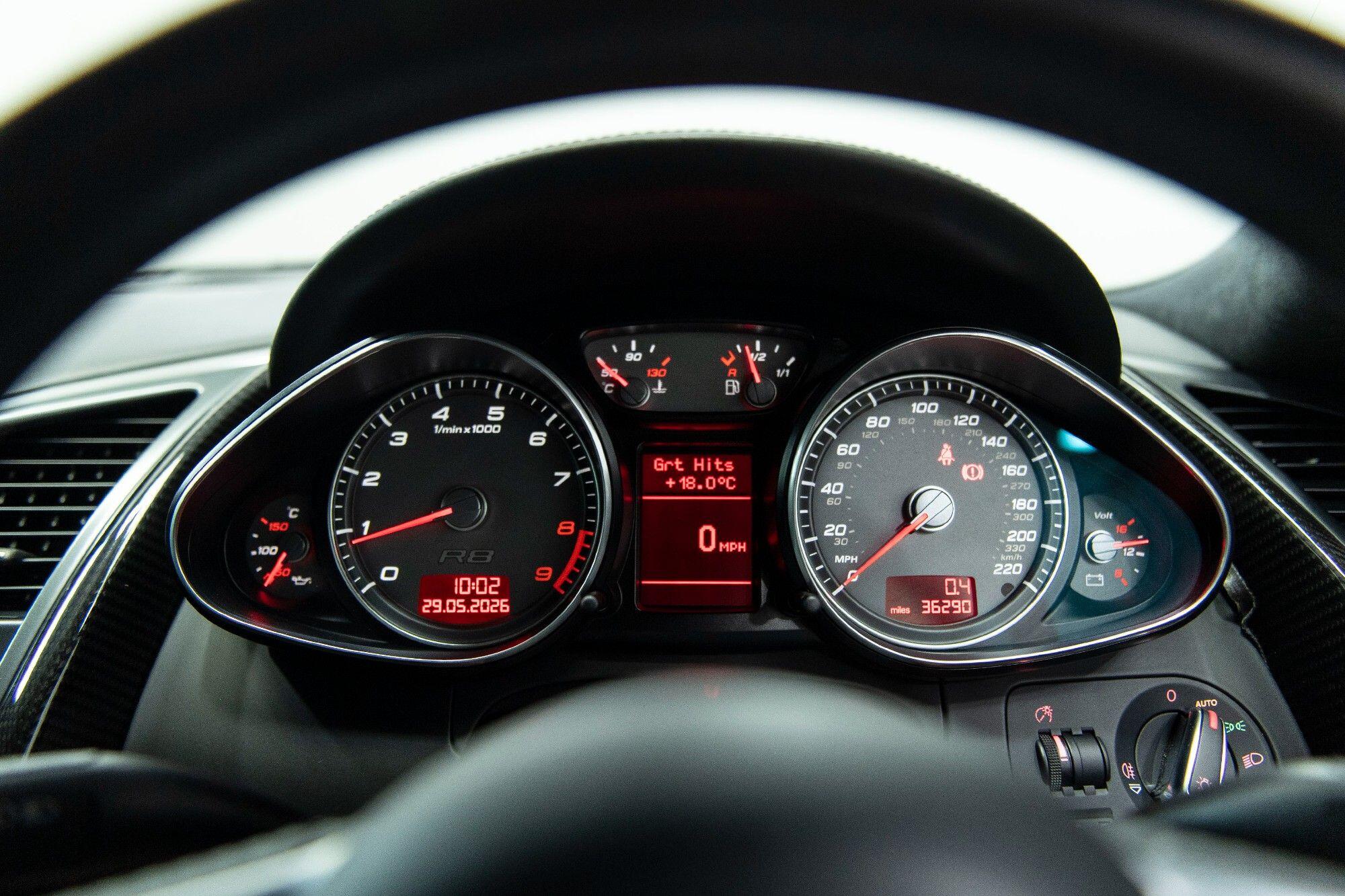 Audi R8 view 16