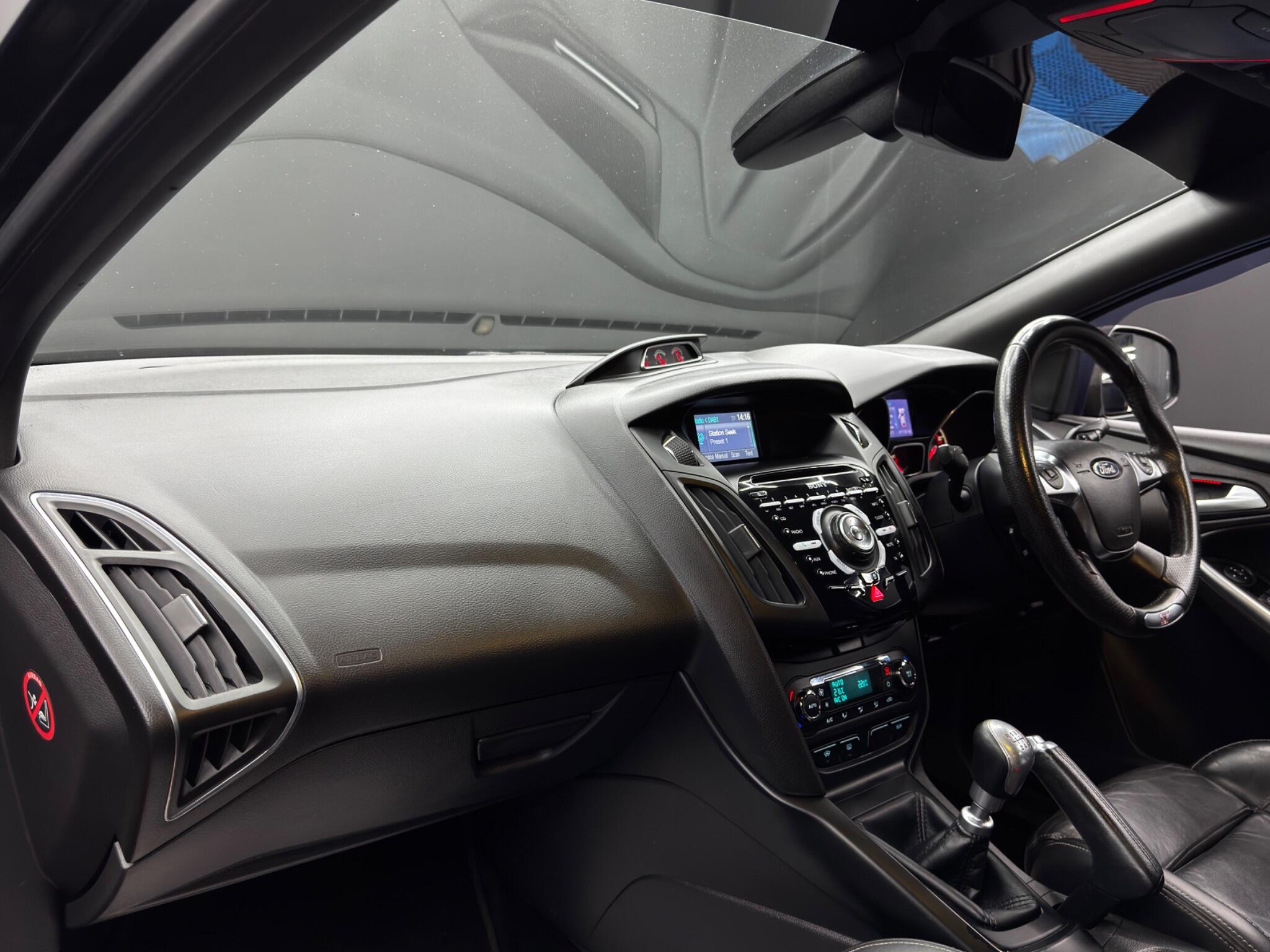 Ford Focus view 11