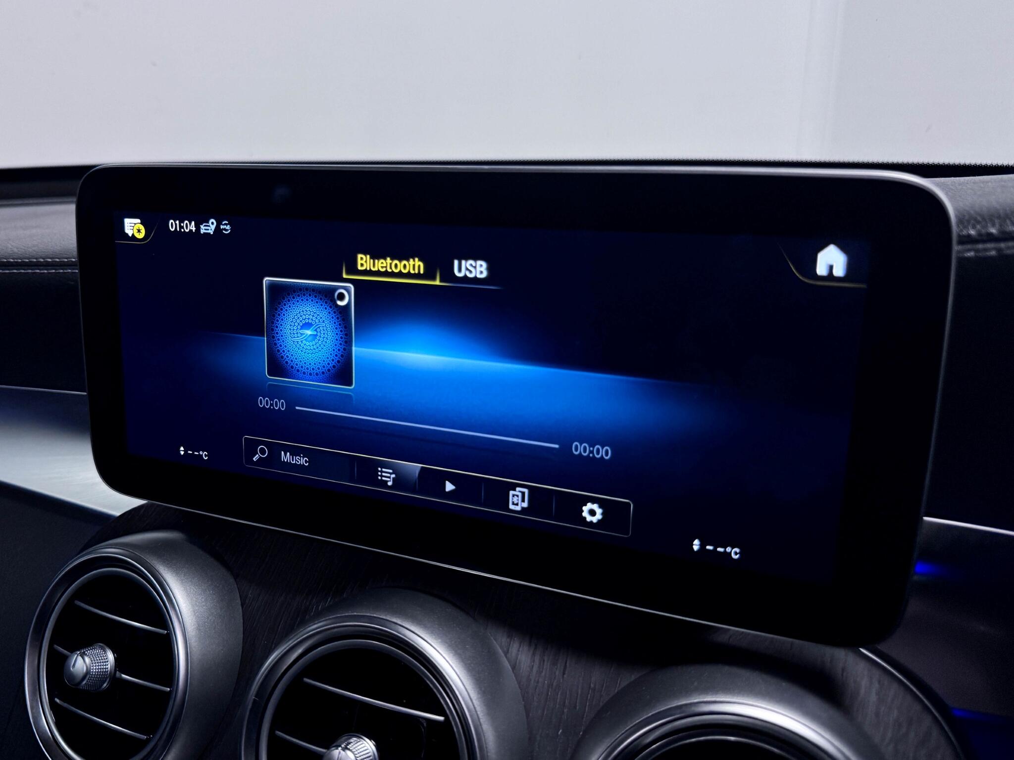Mercedes-Benz GLC view 45