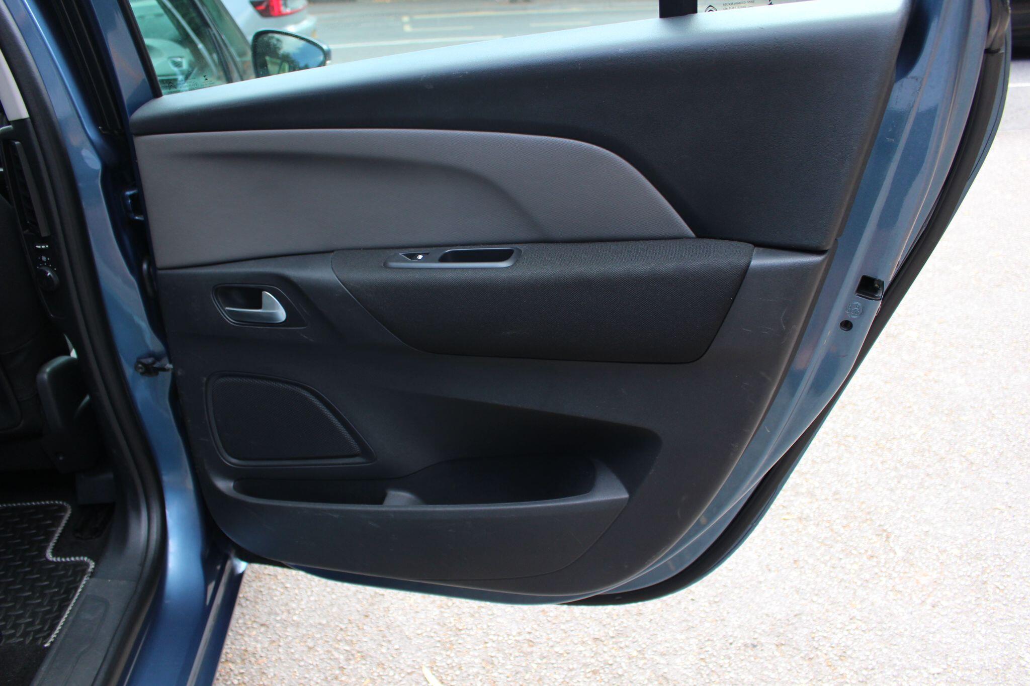 Citroen Grand C4 Picasso view 27