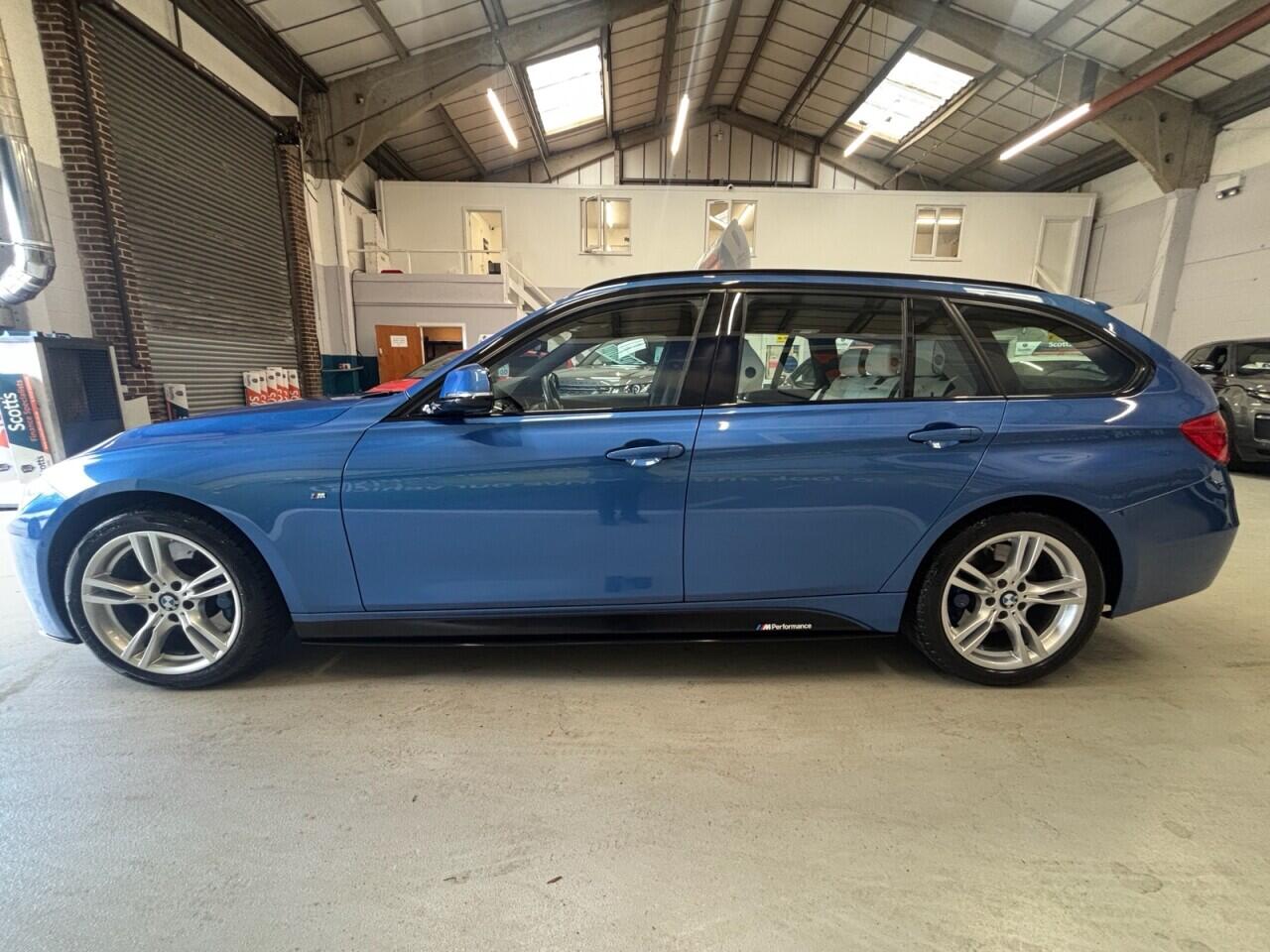 BMW 3 Series view 8