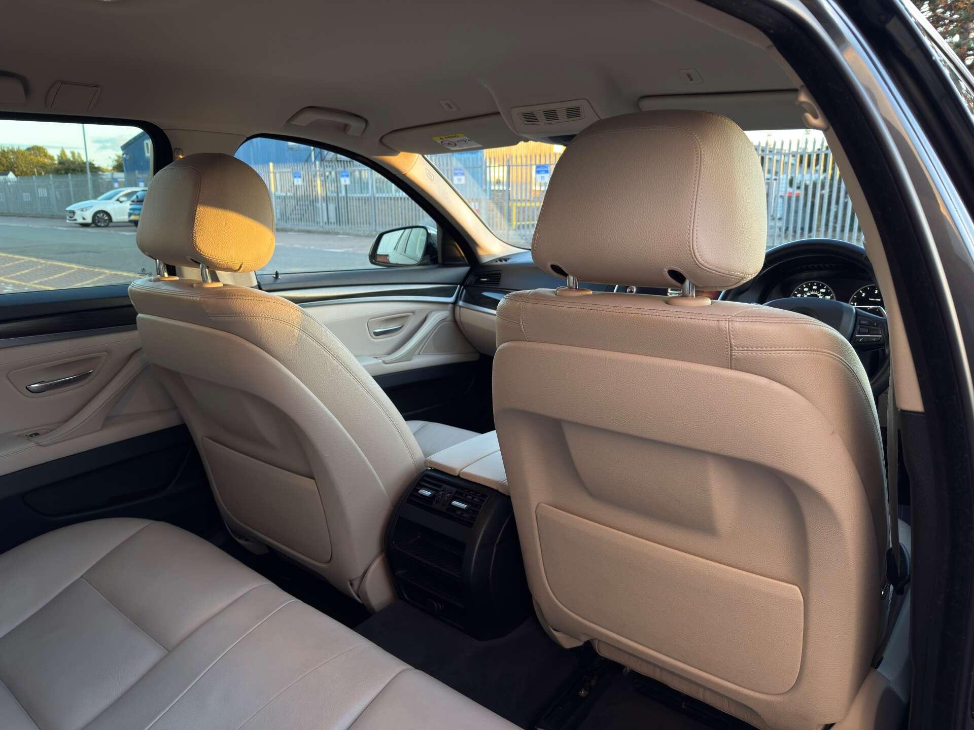 BMW 5 Series view 30