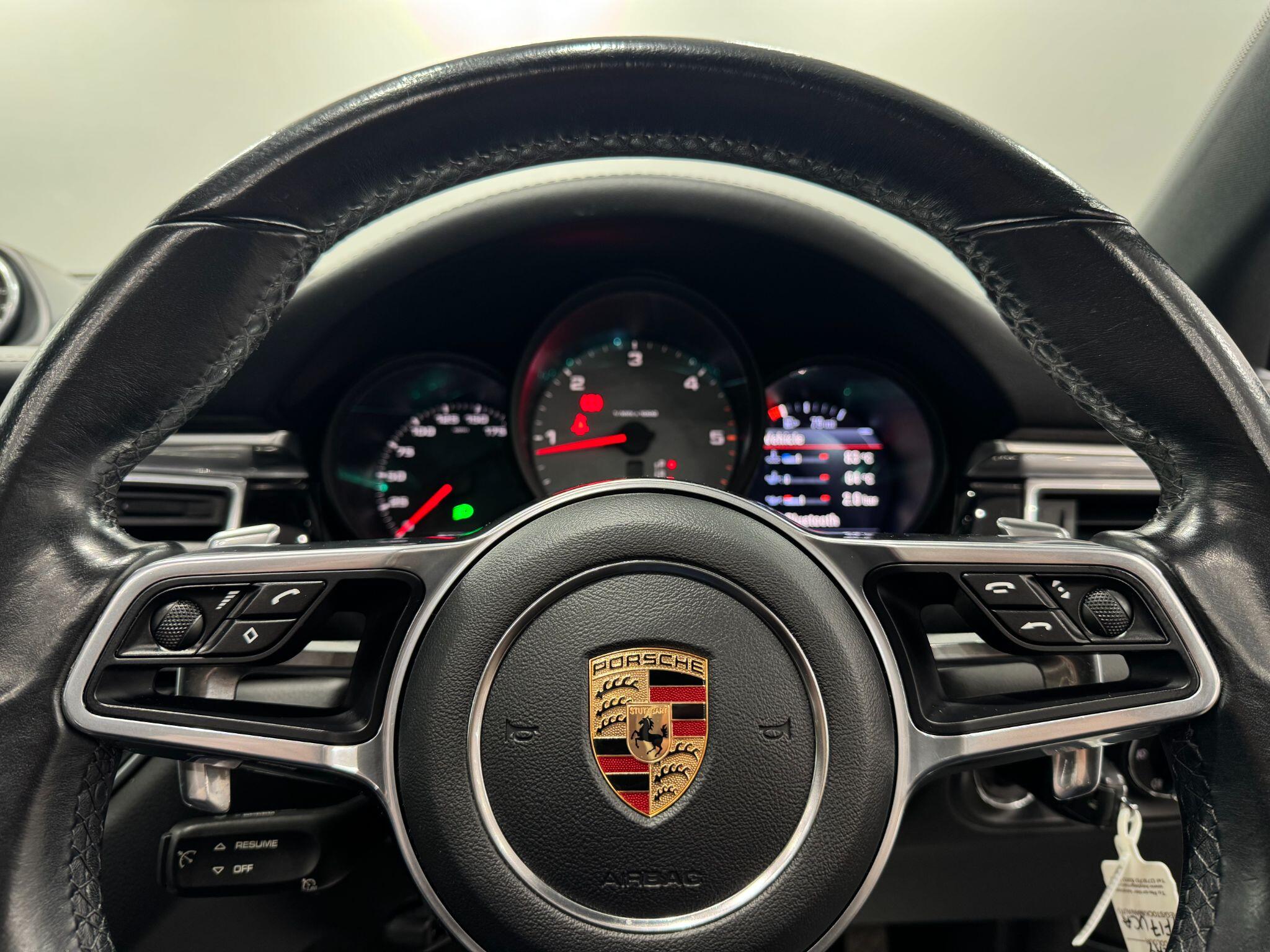 Porsche Macan view 30