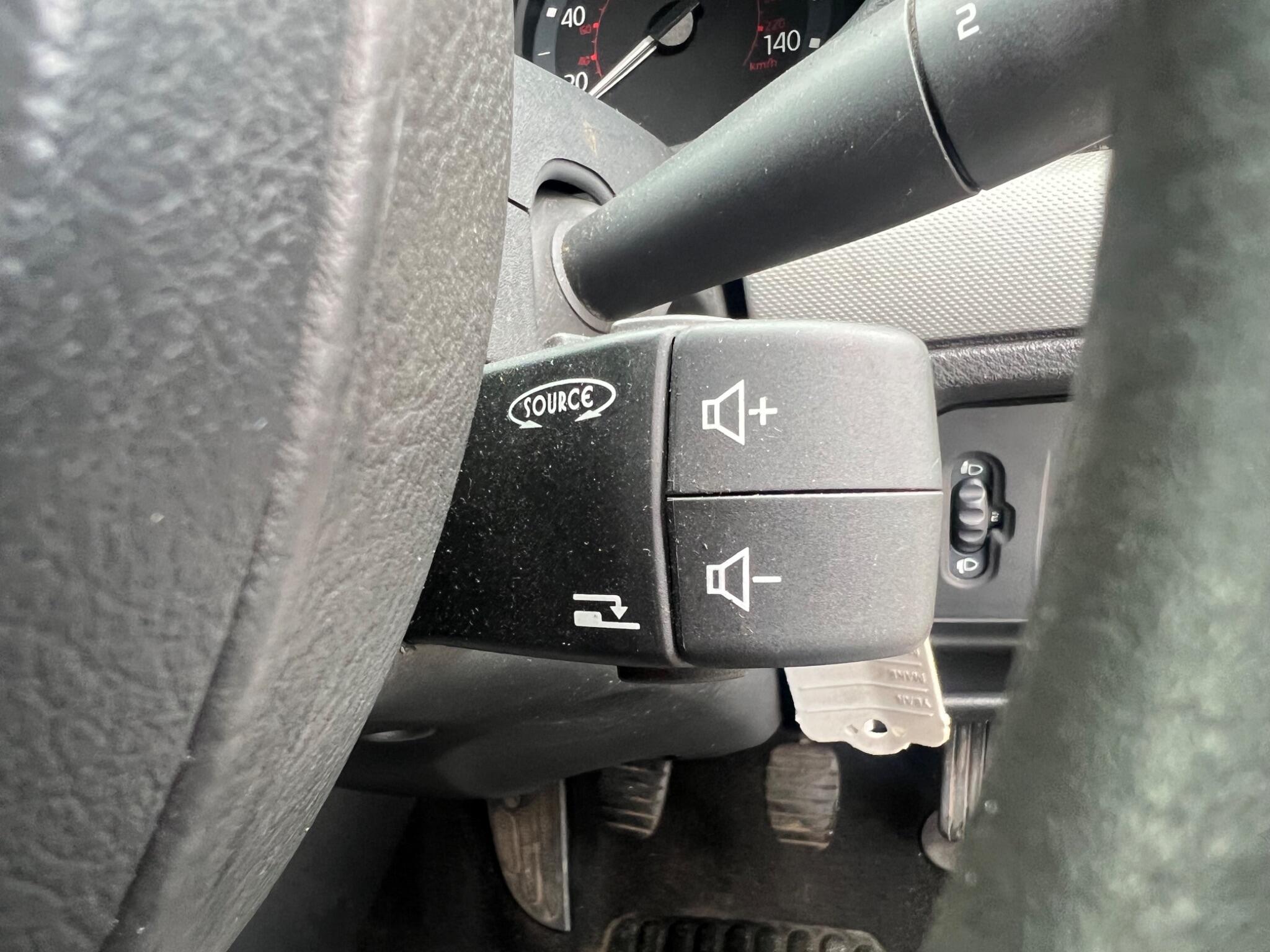 Renault Clio view 25