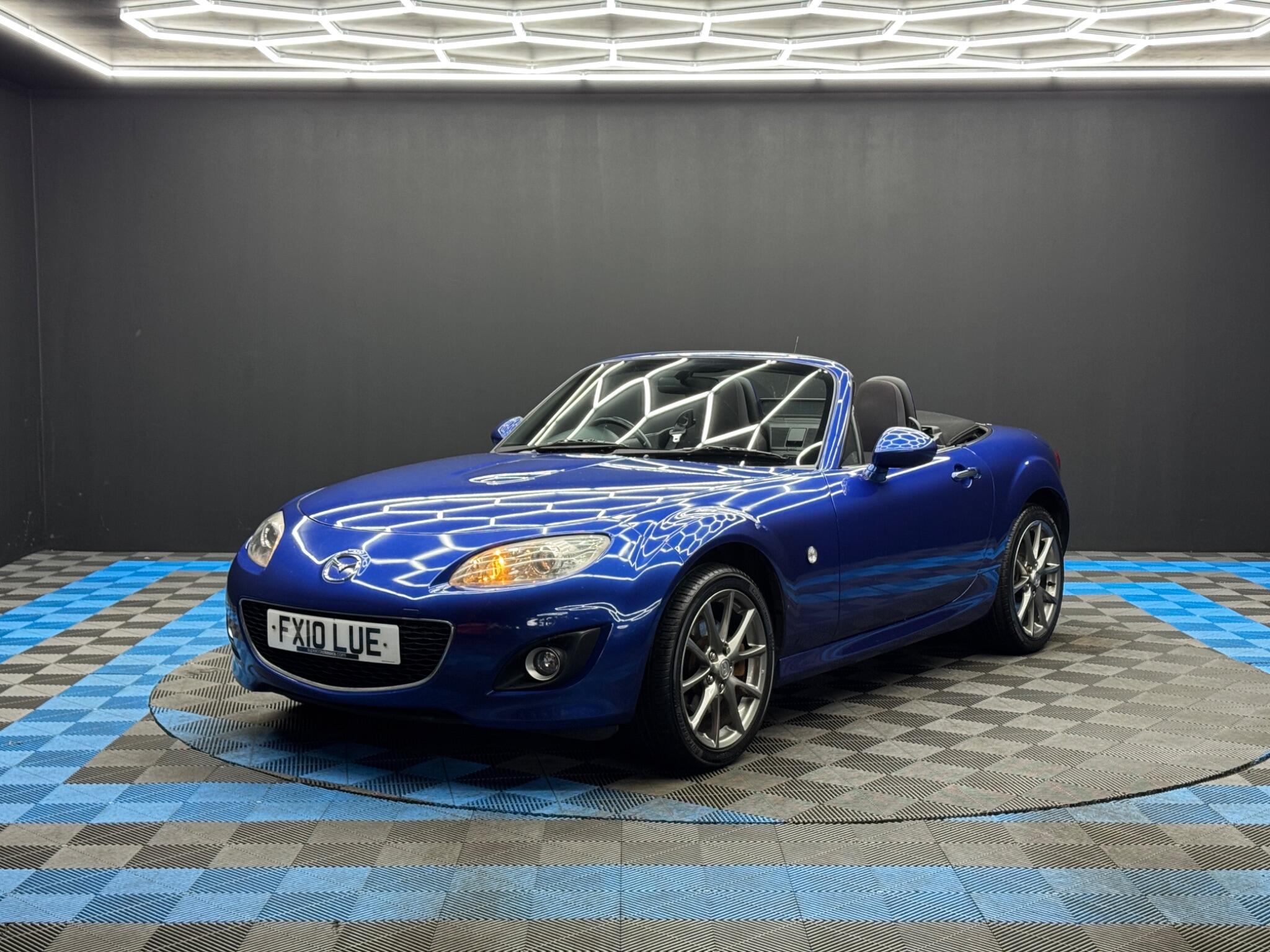 Mazda MX-5 view 3