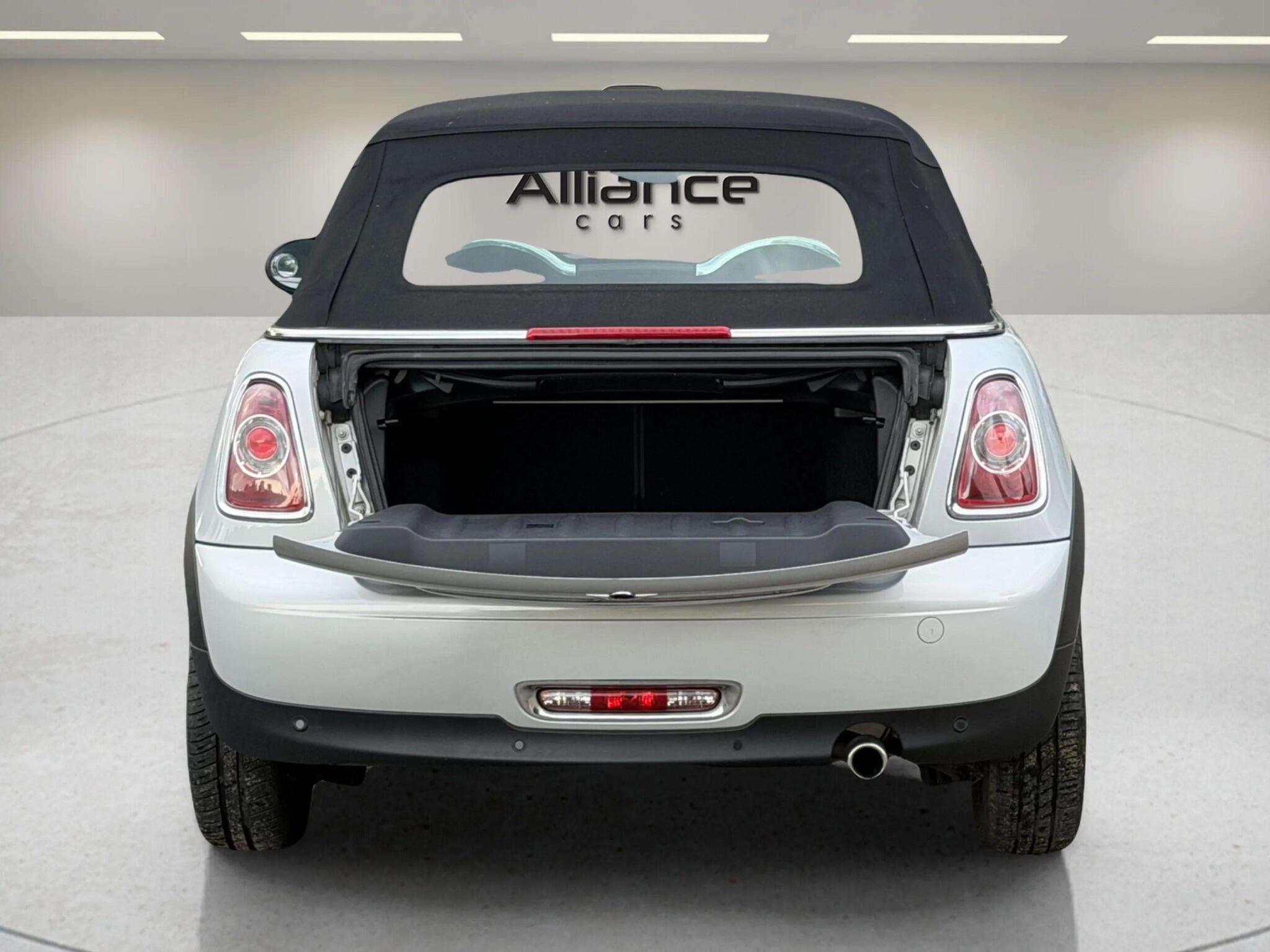 Mini Convertible view 64