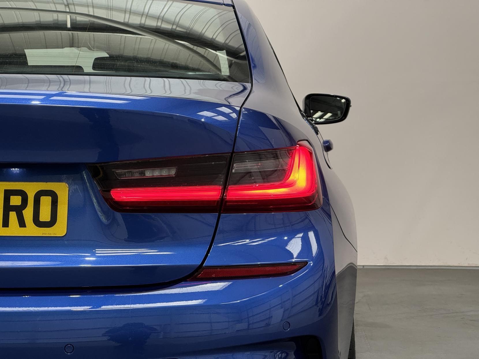 BMW 3 Series view 11