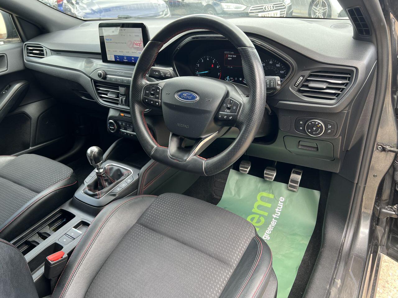 Ford Focus view 15