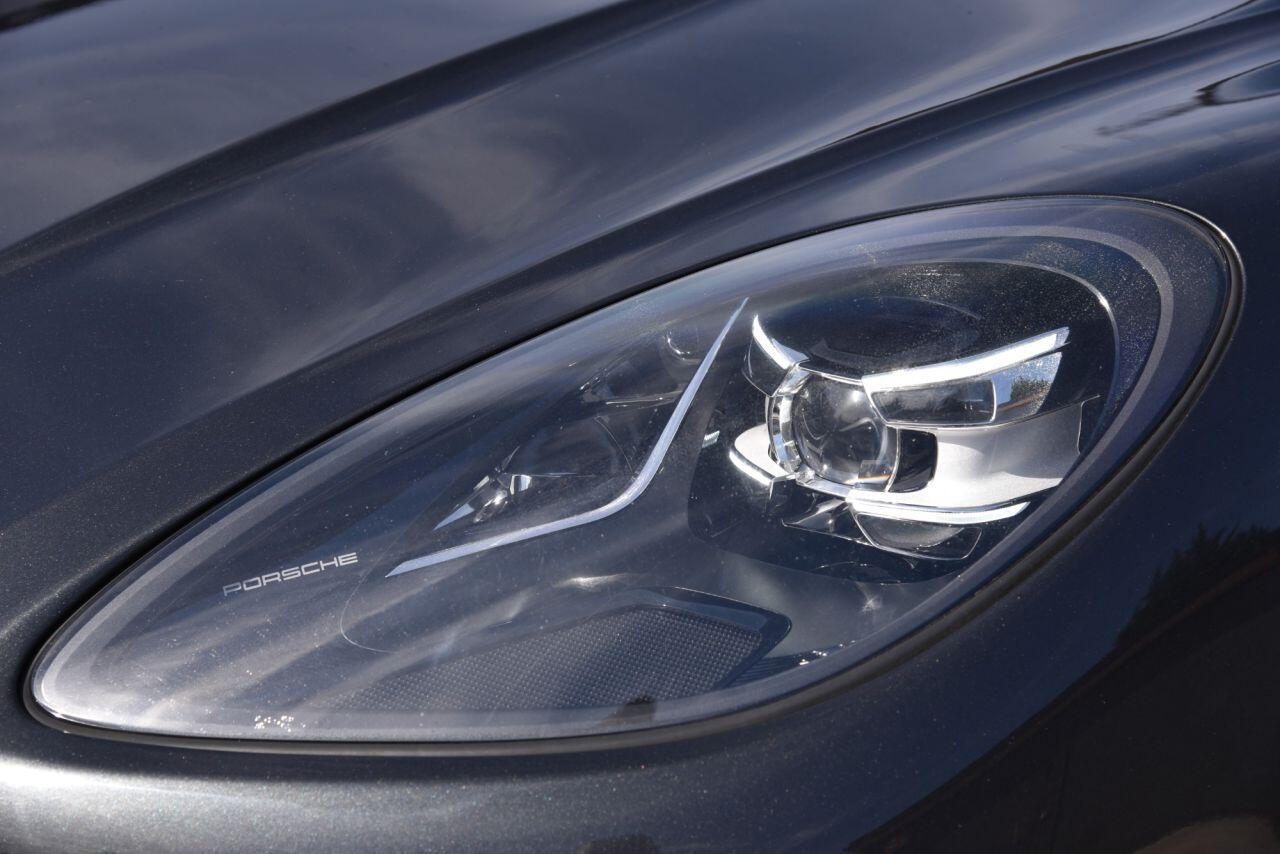 Porsche Macan view 12