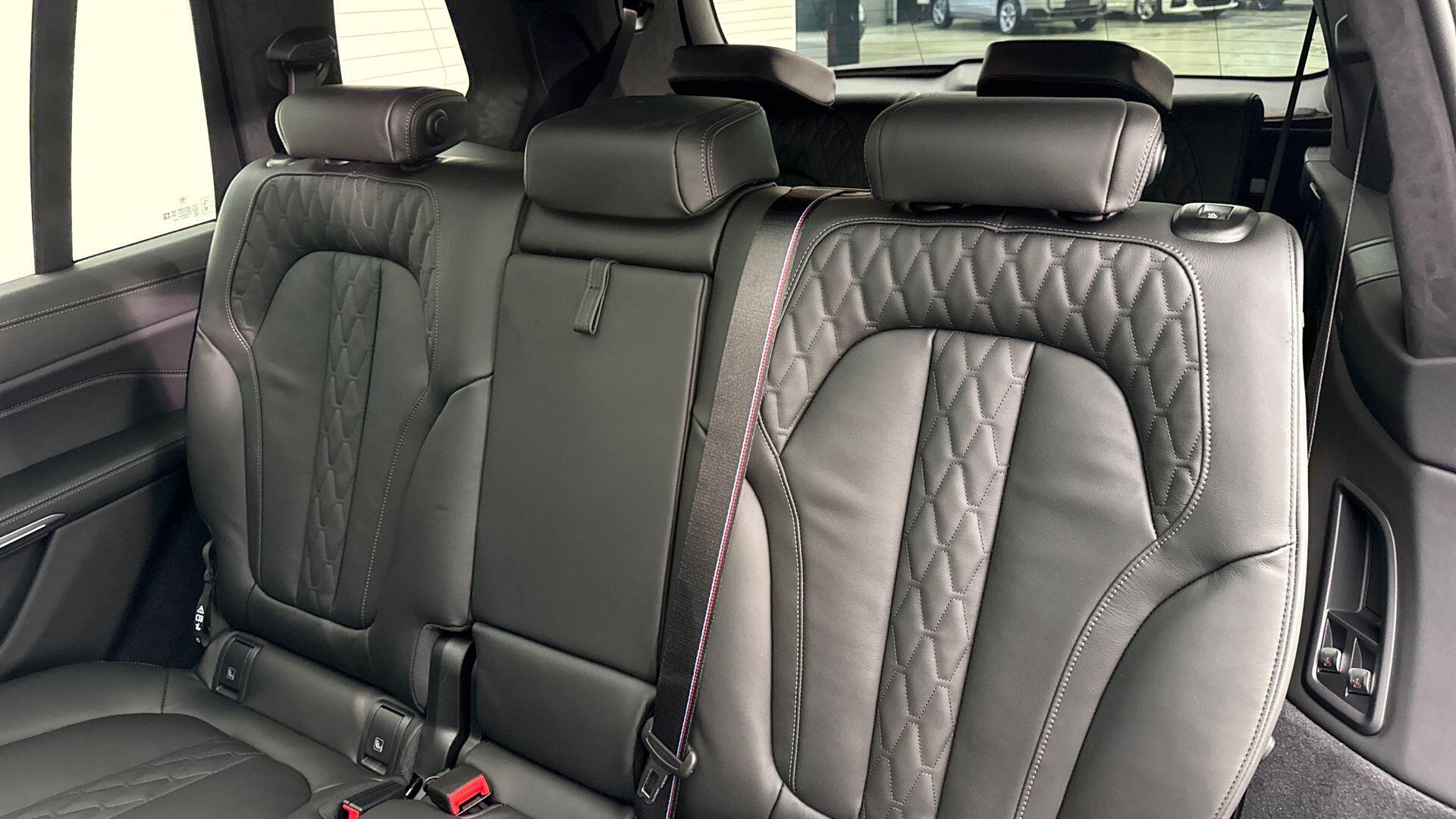 BMW X7 view 12