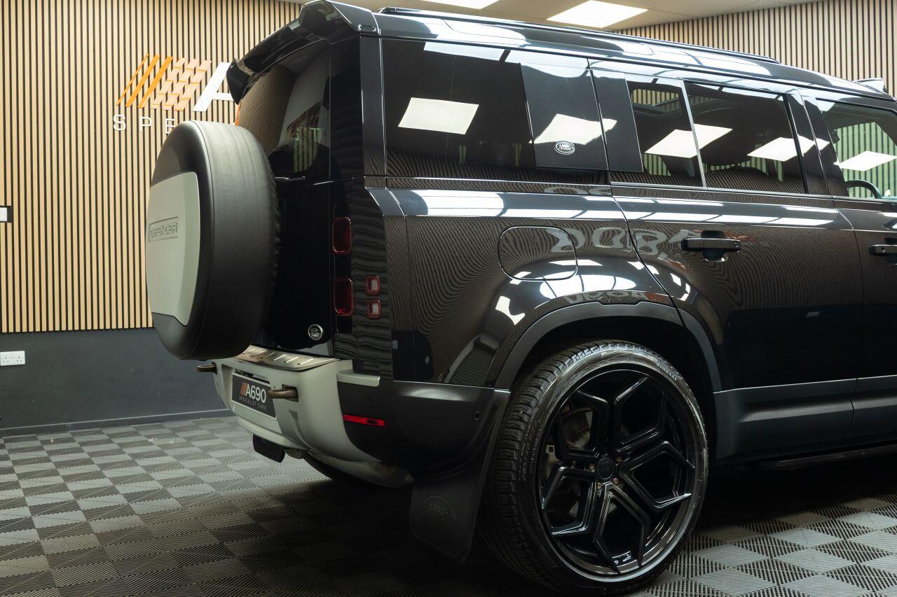 Land Rover Defender 110 view 12