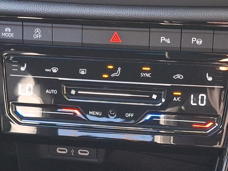 Volkswagen T-Roc view 15